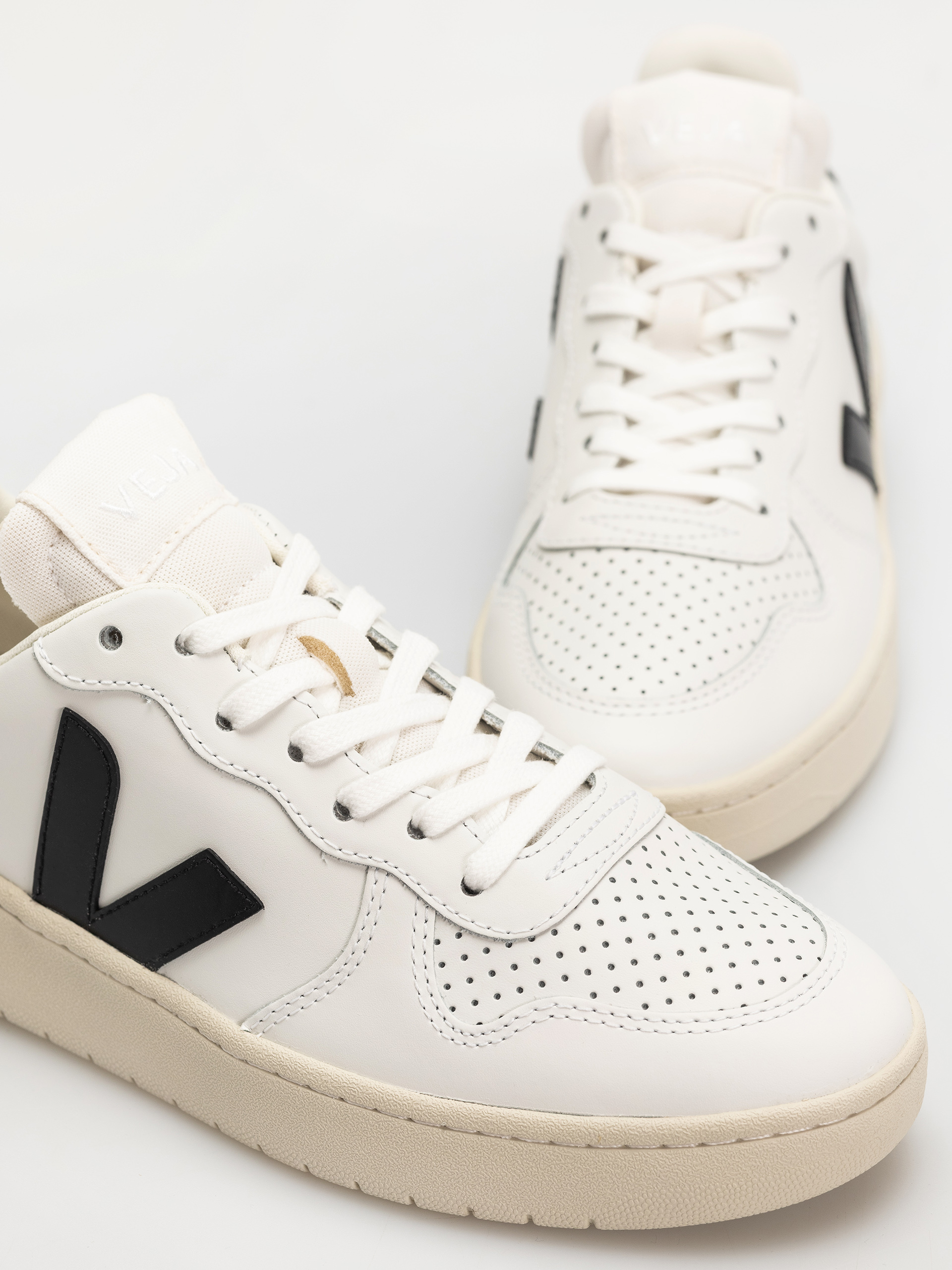Обувки Veja V-10 Wmn (extra white black)