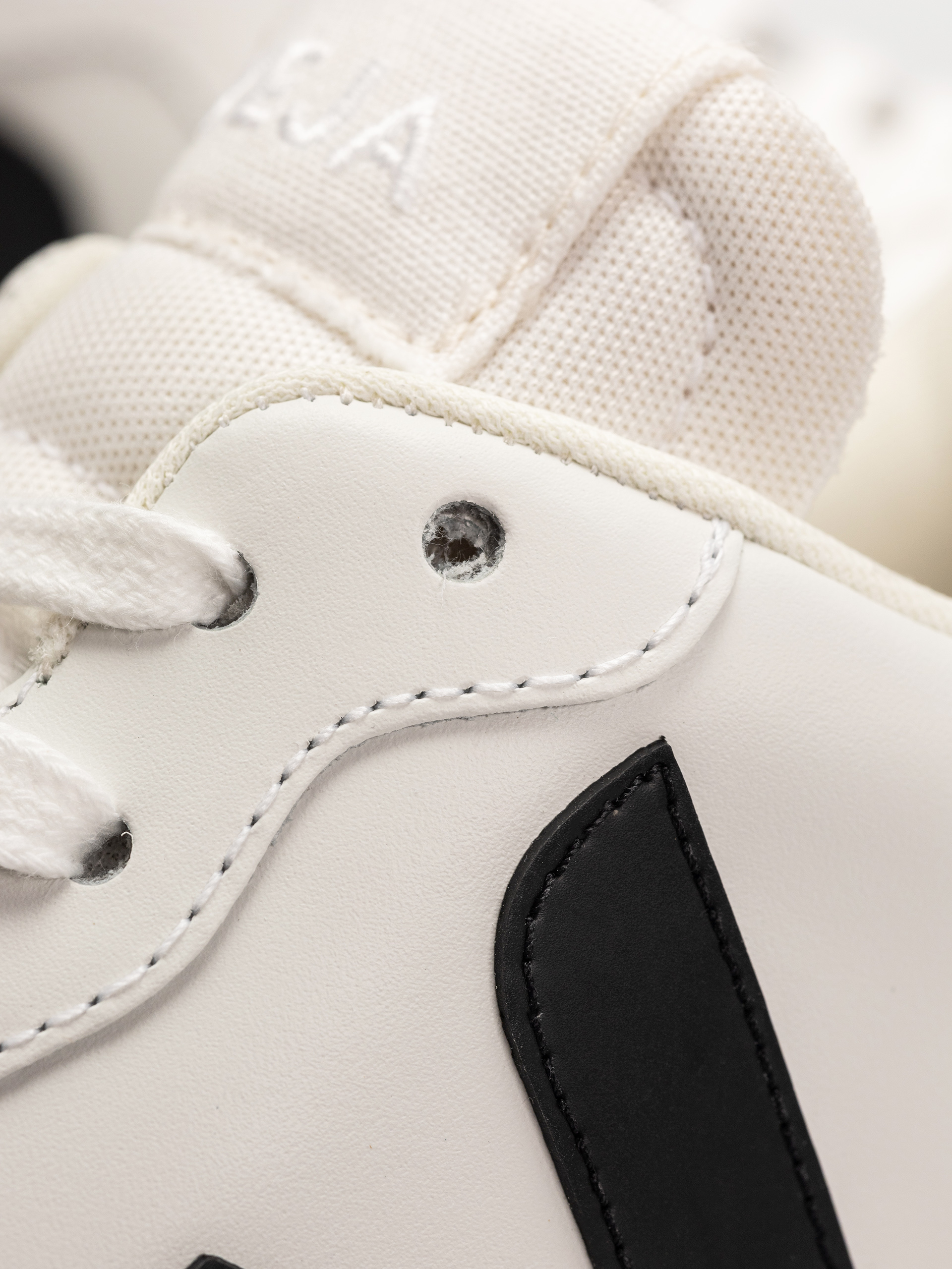 Обувки Veja V-10 Wmn (extra white black)