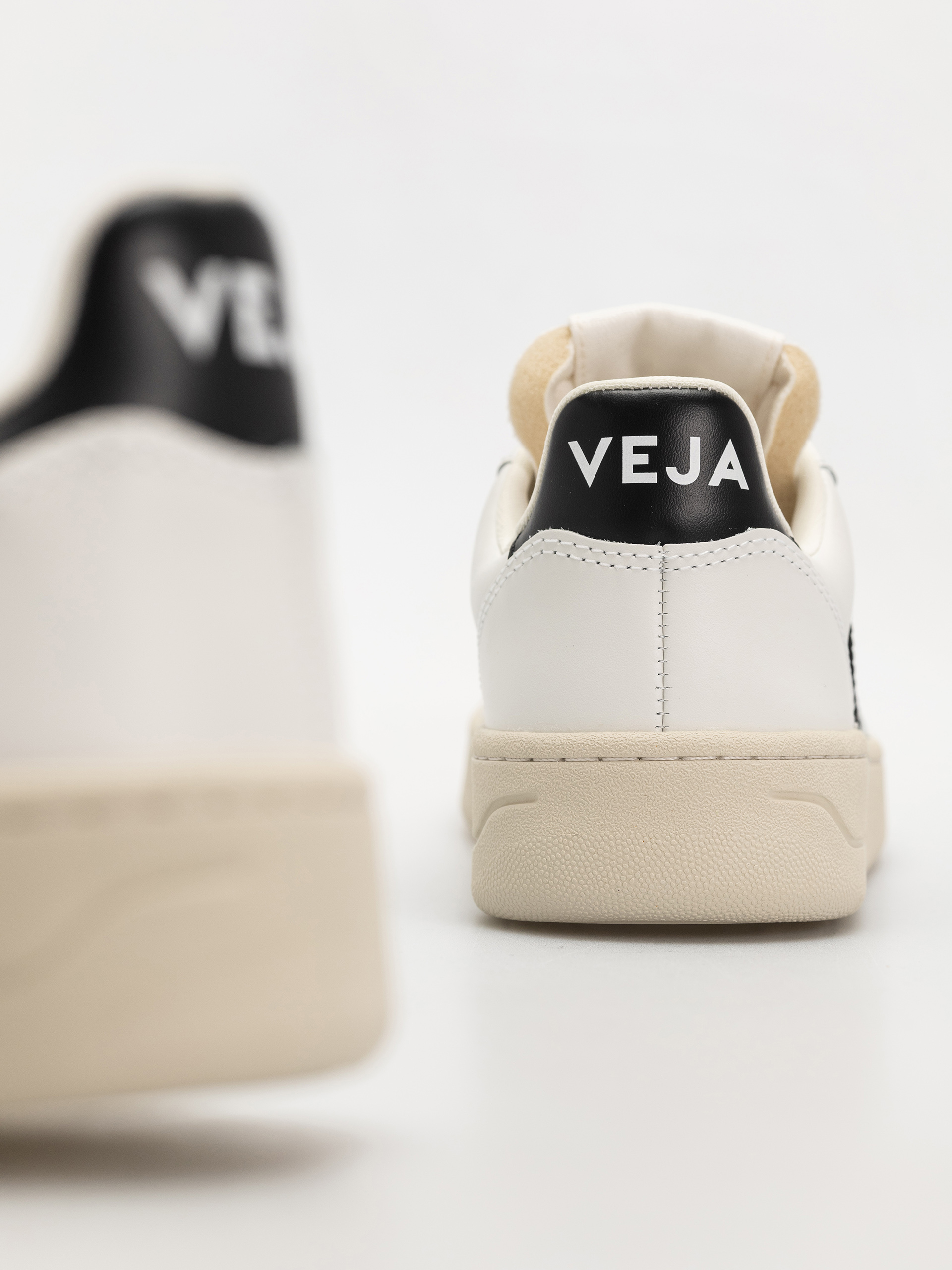 Обувки Veja V-10 Wmn (extra white black)