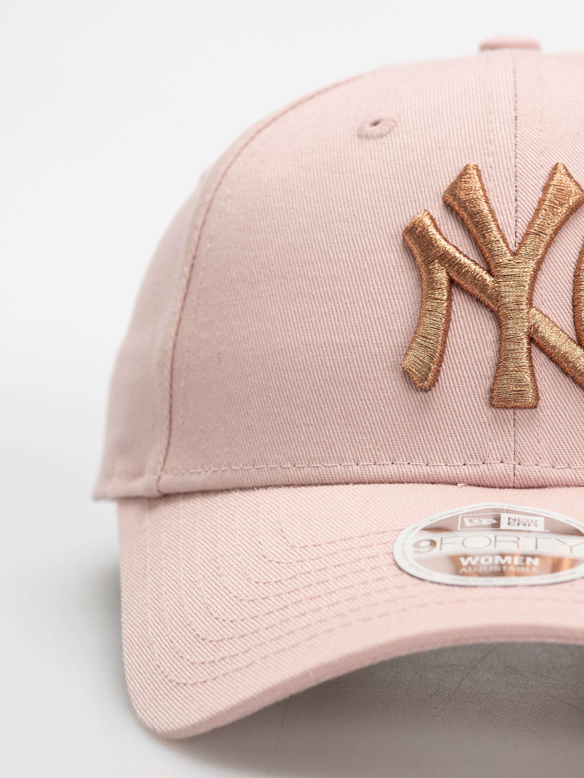 Шапка с козирка New Era Metallic Logo 9Forty New York Yankees Wmn (pink)