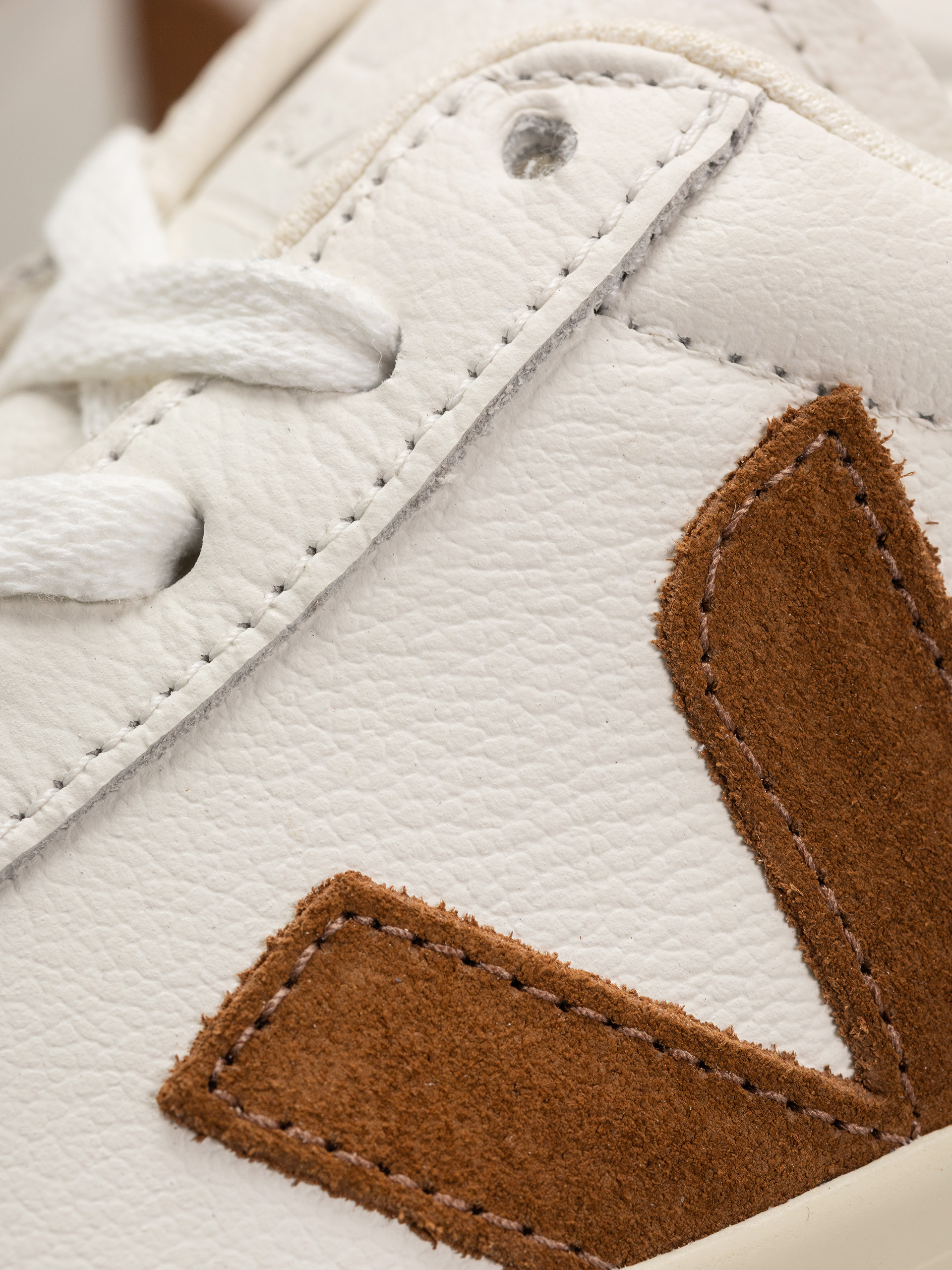 Обувки Veja Campo Wmn (white cognac)