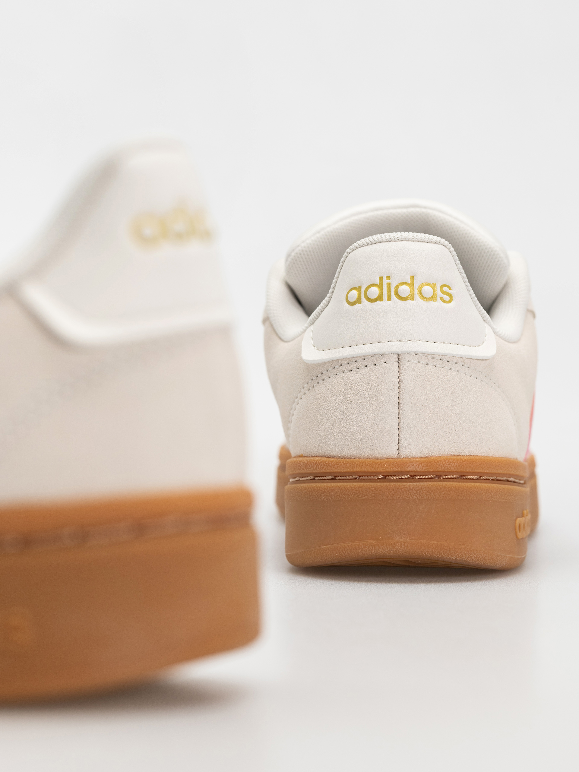 Обувки adidas Grand Court Alpha 0 Wmn (owhite/blipnk/goldmt)
