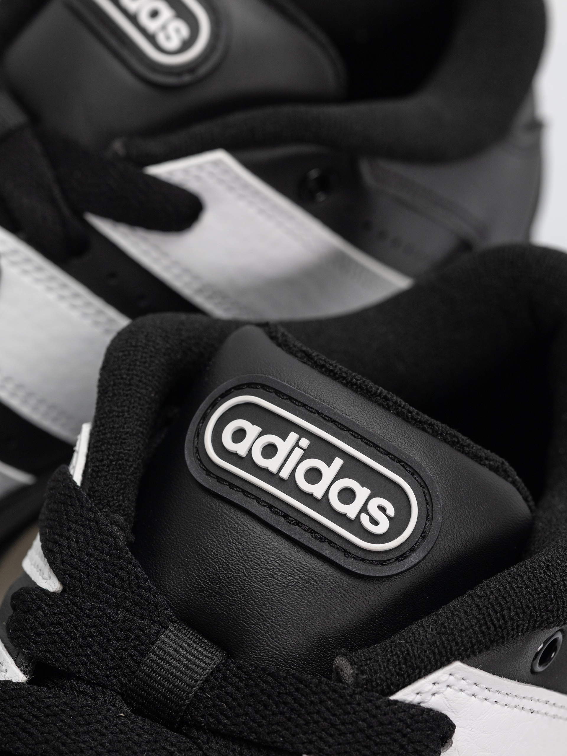 Обувки adidas Break Start 2000 (cblack/ftwwht/cblack)