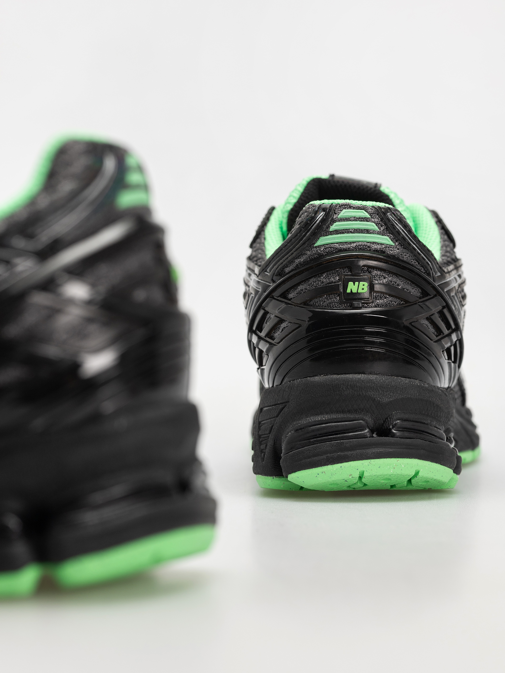 Обувки New Balance 1906 (dark silver metallic)