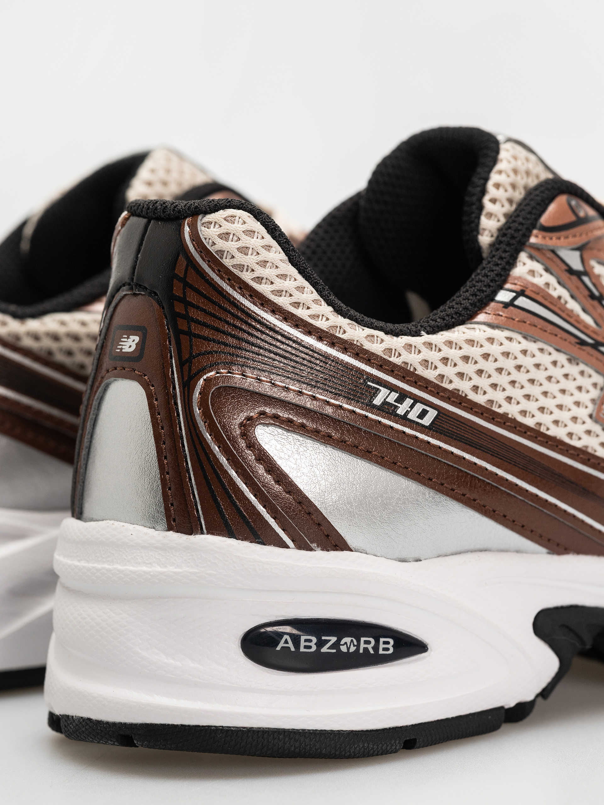 Обувки New Balance 740 (beige)