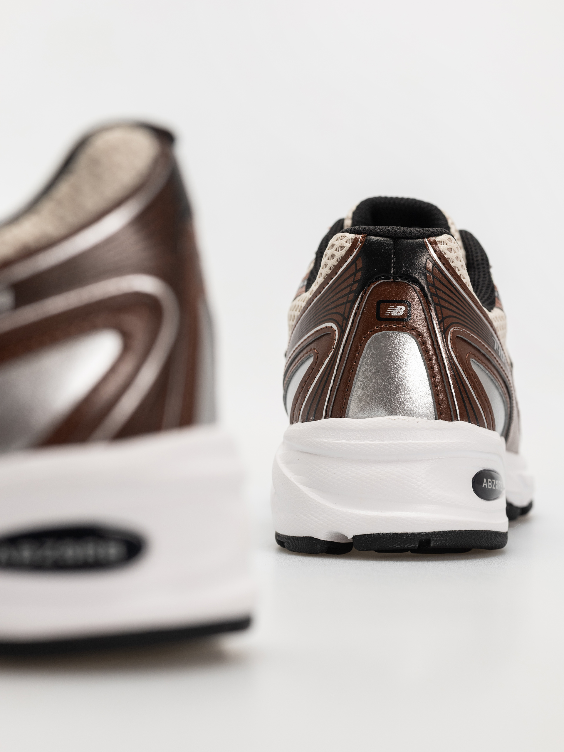 Обувки New Balance 740 (beige)