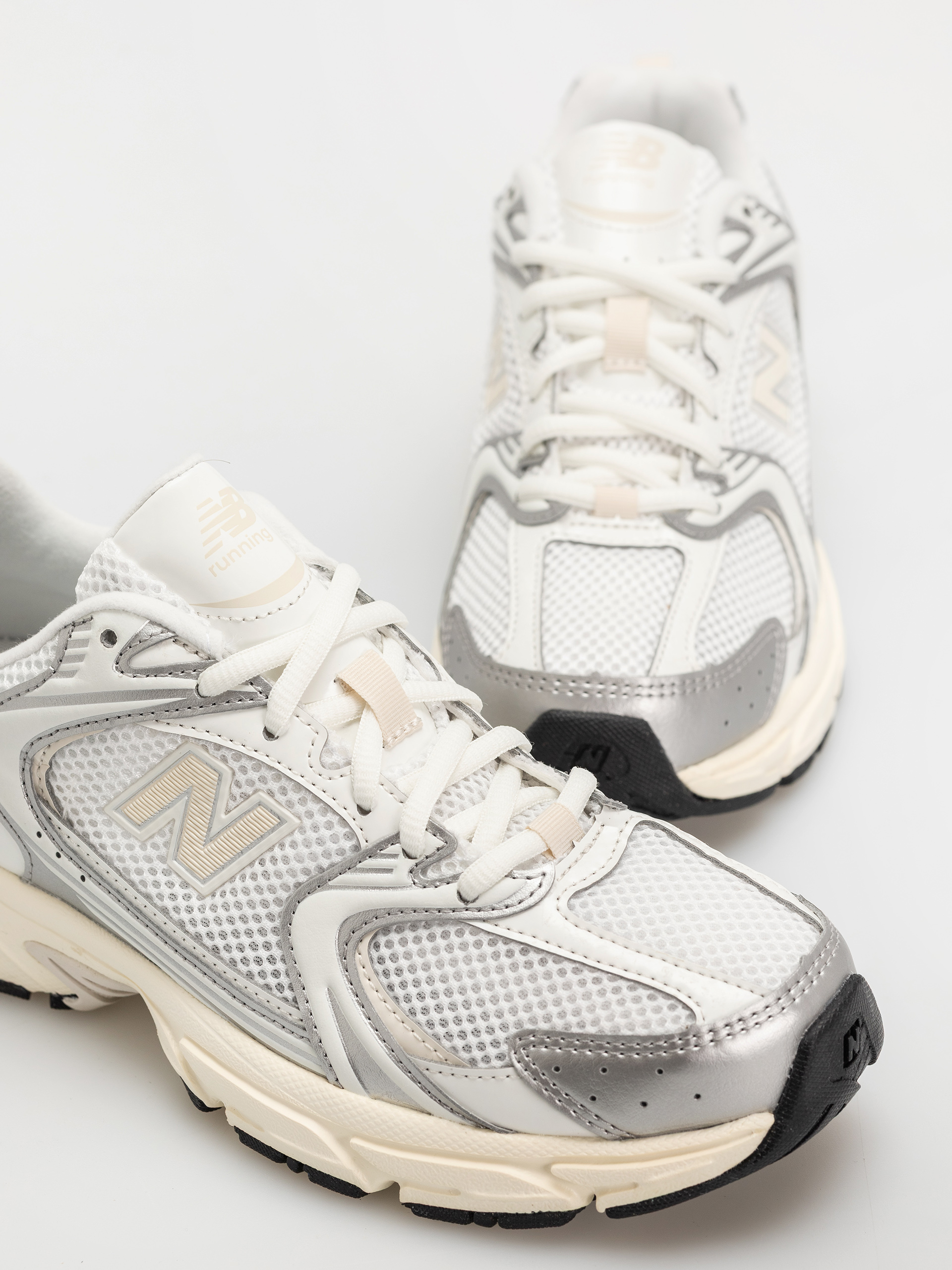 Обувки New Balance 530 (silver metallic)