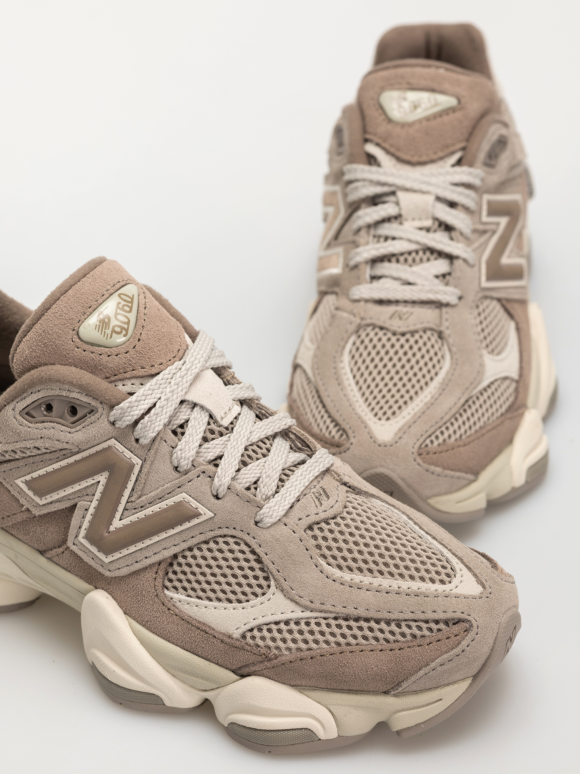 Обувки New Balance 9060 (mushroom)