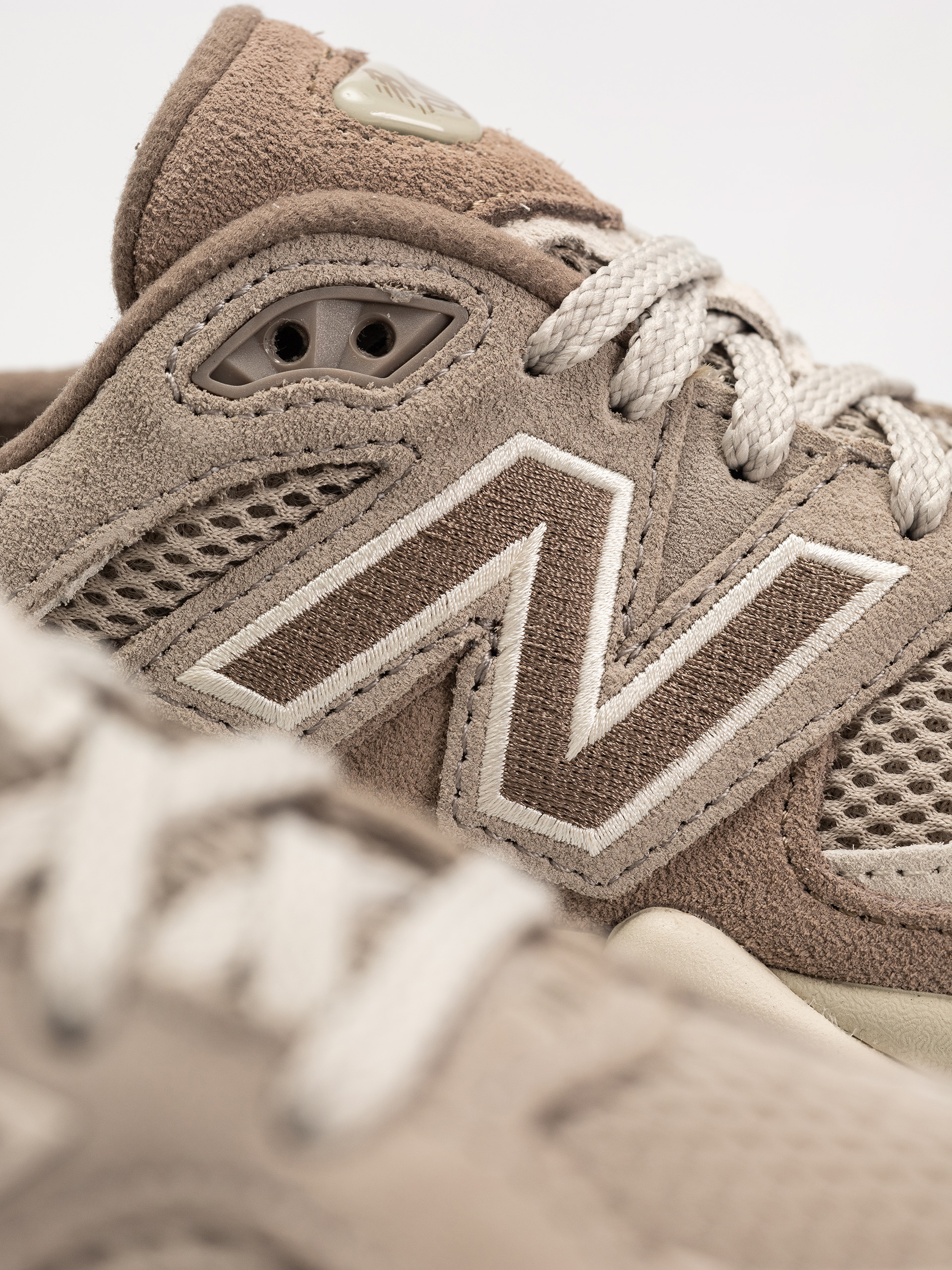Обувки New Balance 9060 (mushroom)