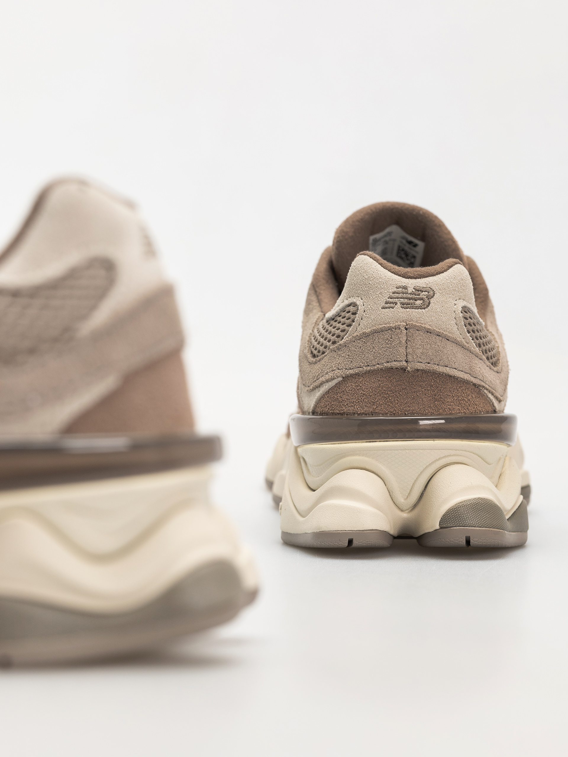 Обувки New Balance 9060 (mushroom)