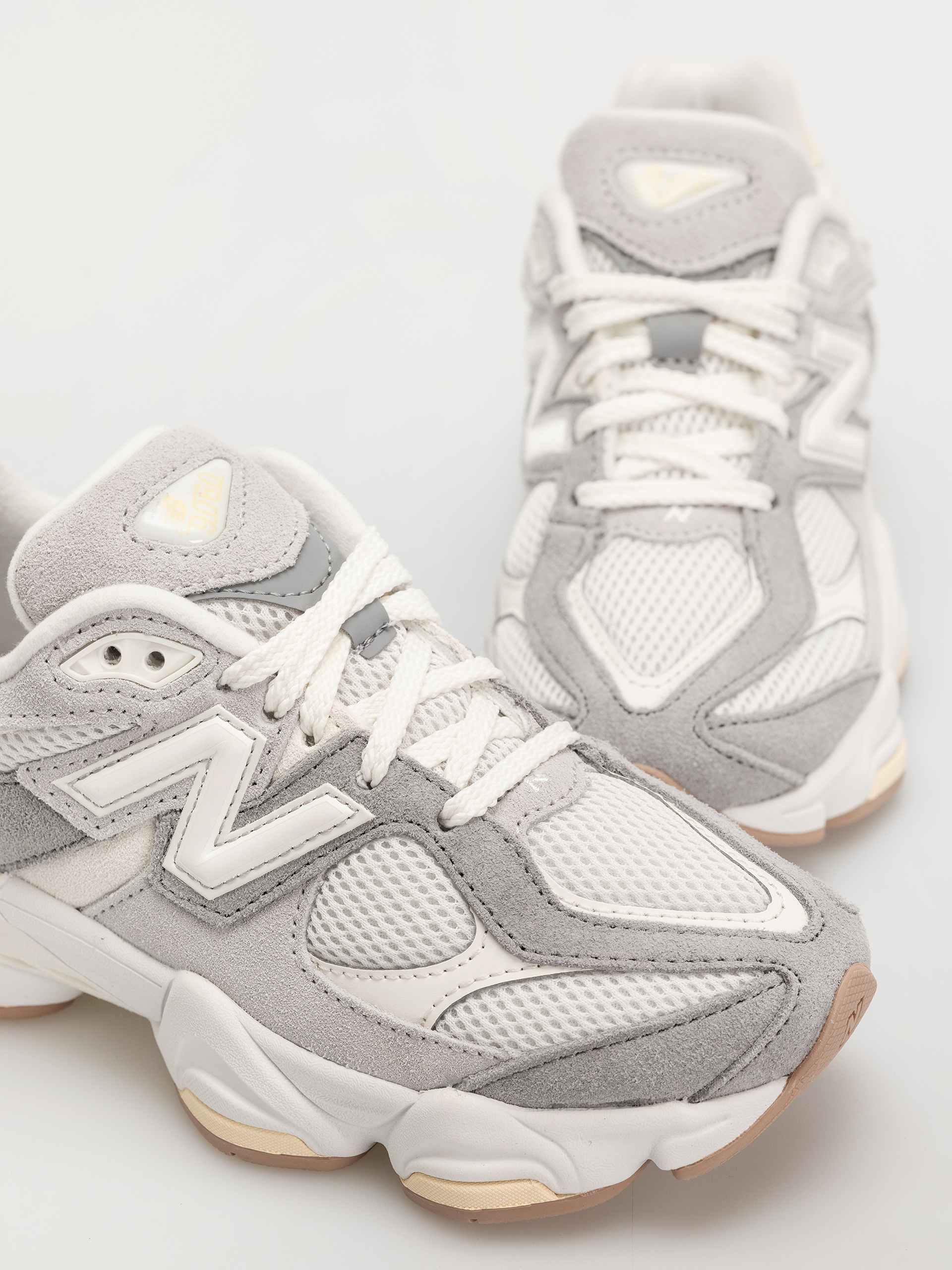 Обувки New Balance 9060 JR (sea salt)