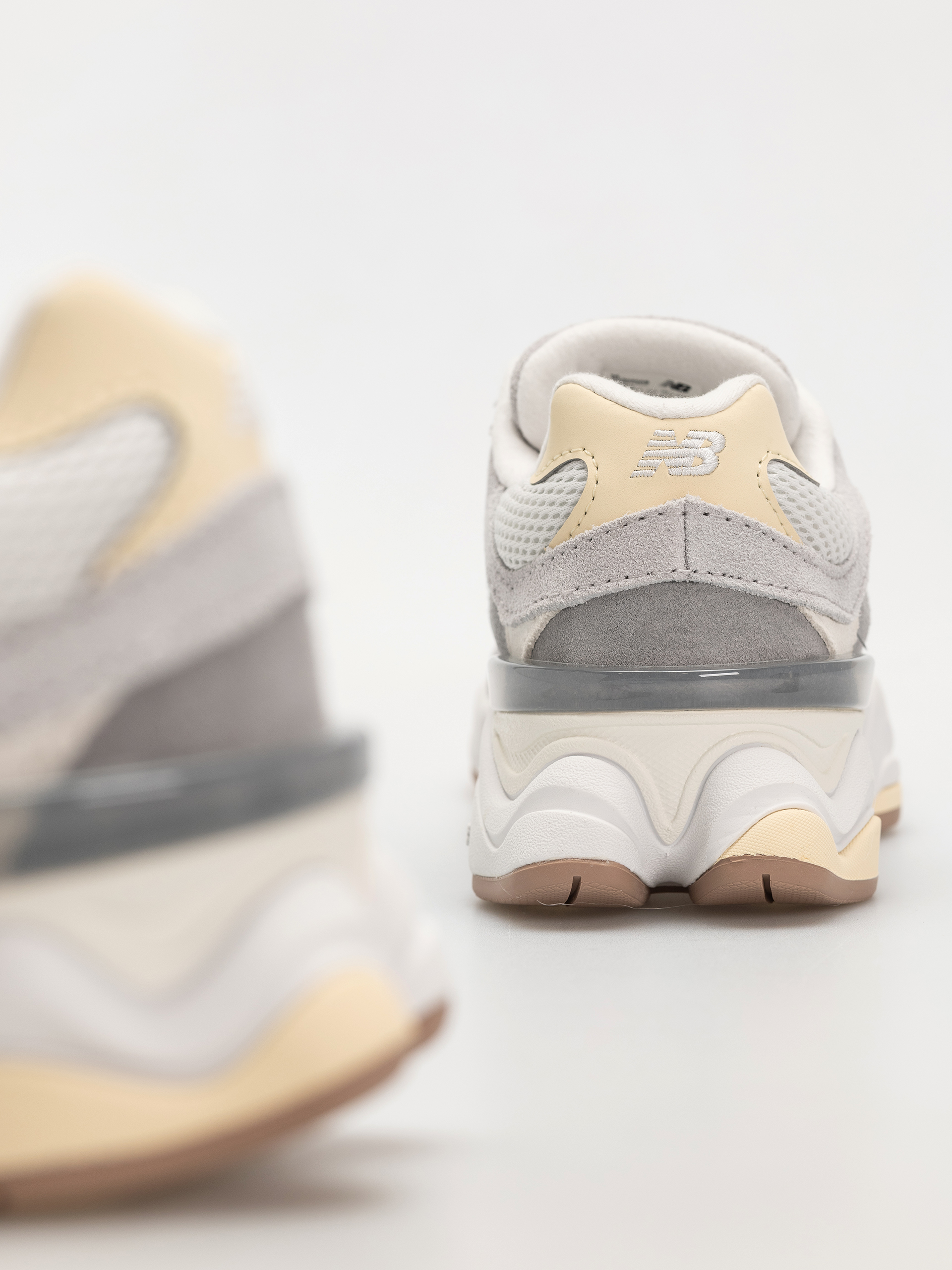 Обувки New Balance 9060 JR (sea salt)