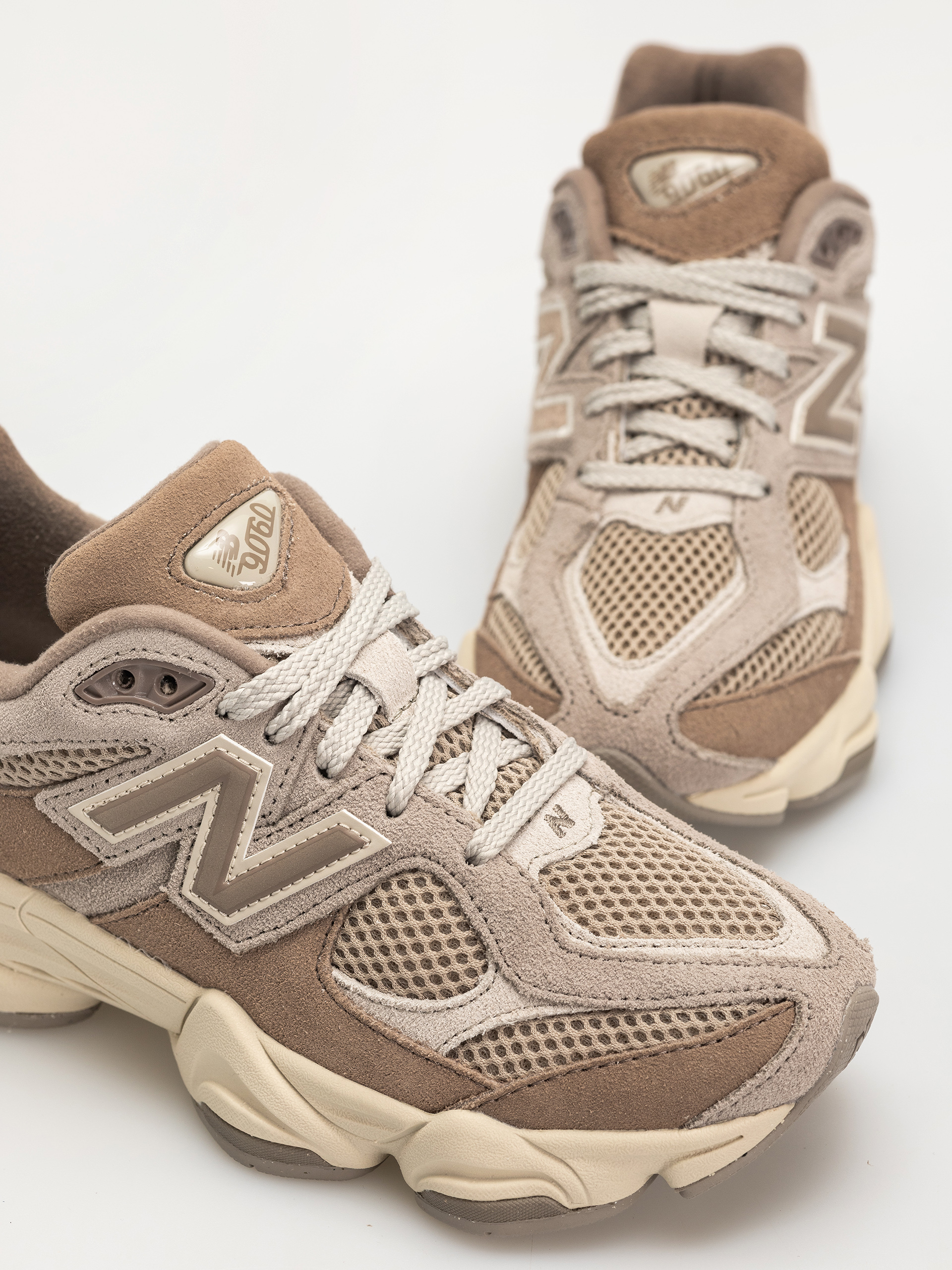 Обувки New Balance 9060 JR (mushroom)