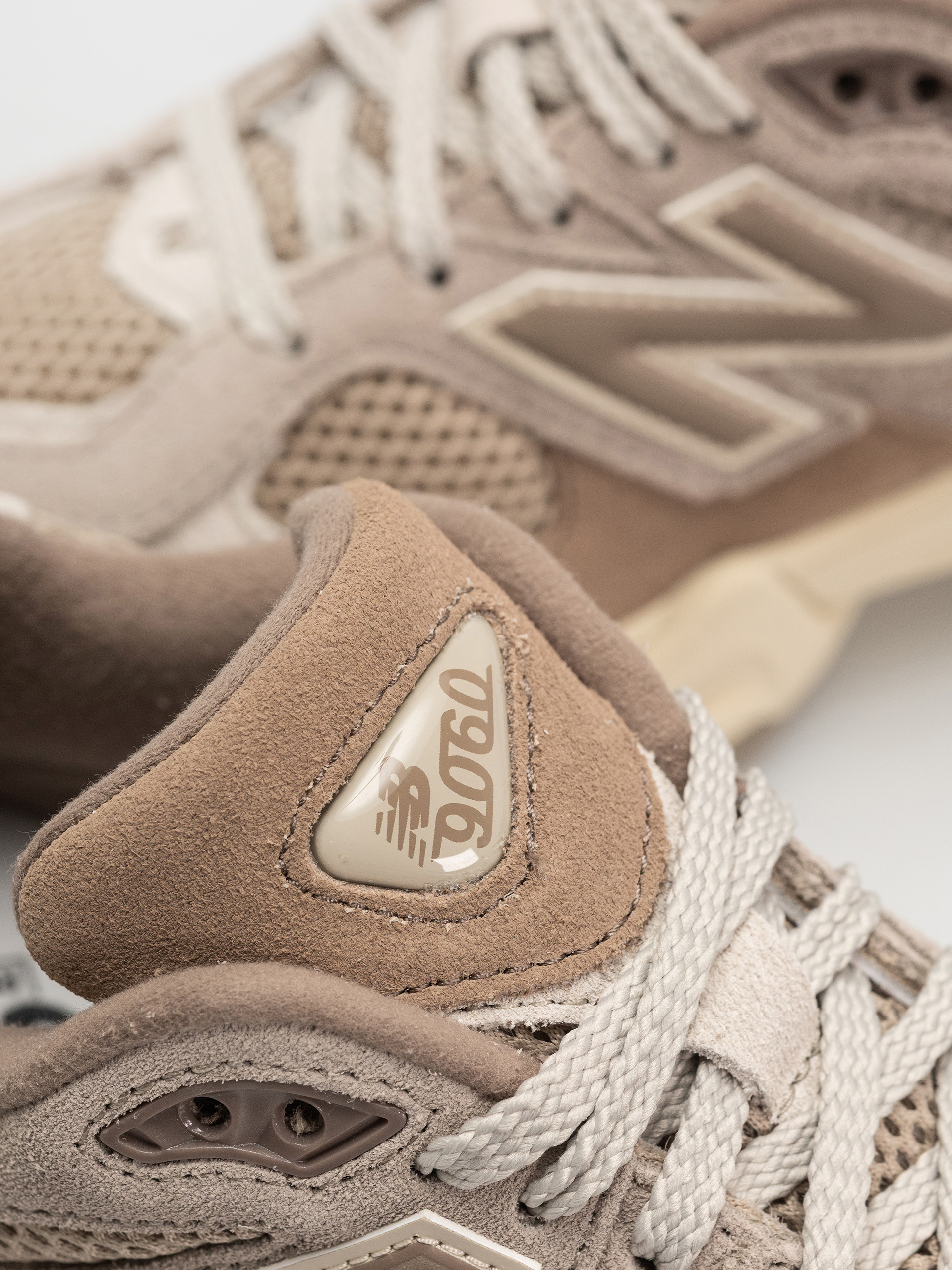 Обувки New Balance 9060 JR (mushroom)