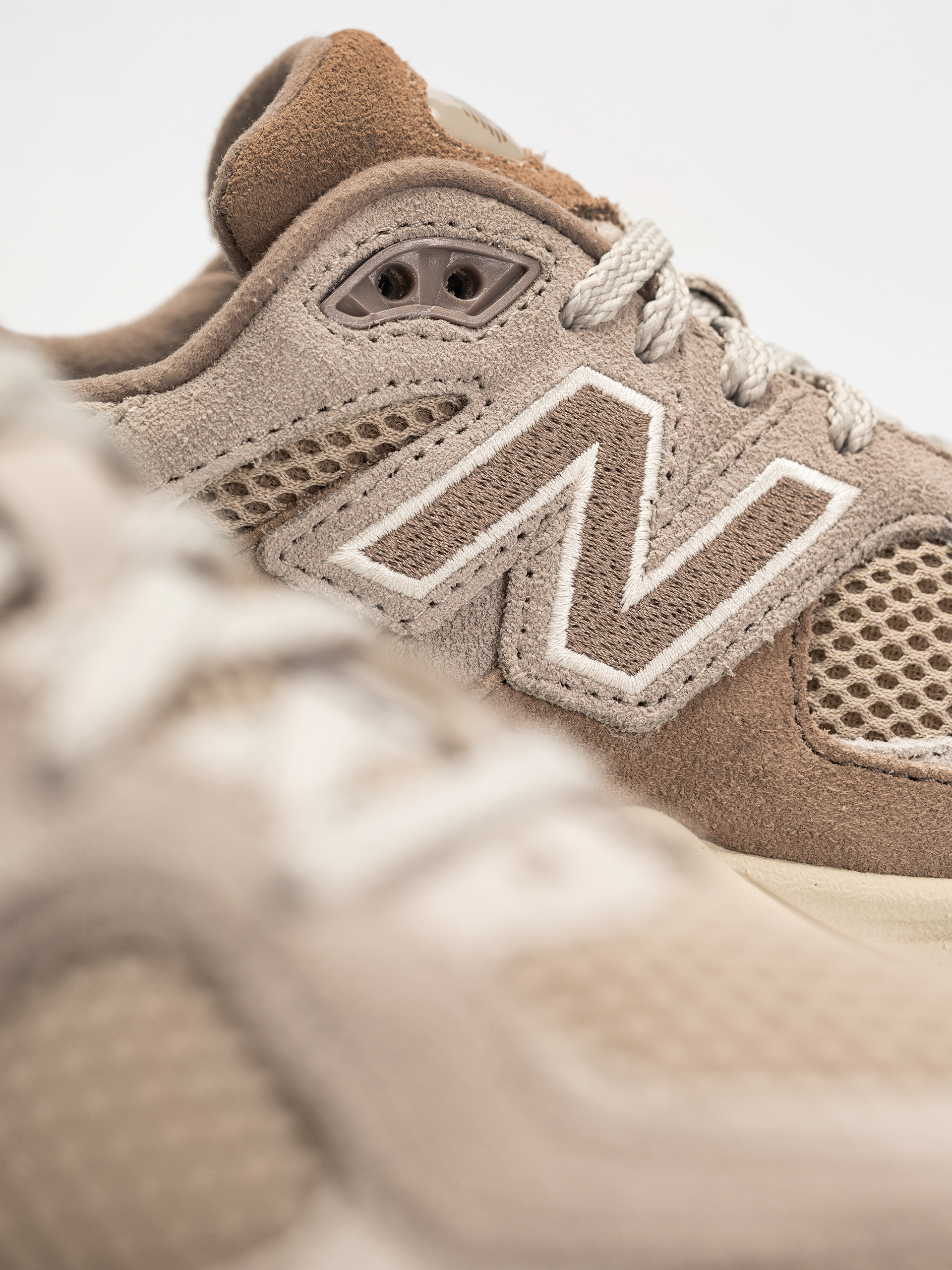 Обувки New Balance 9060 JR (mushroom)