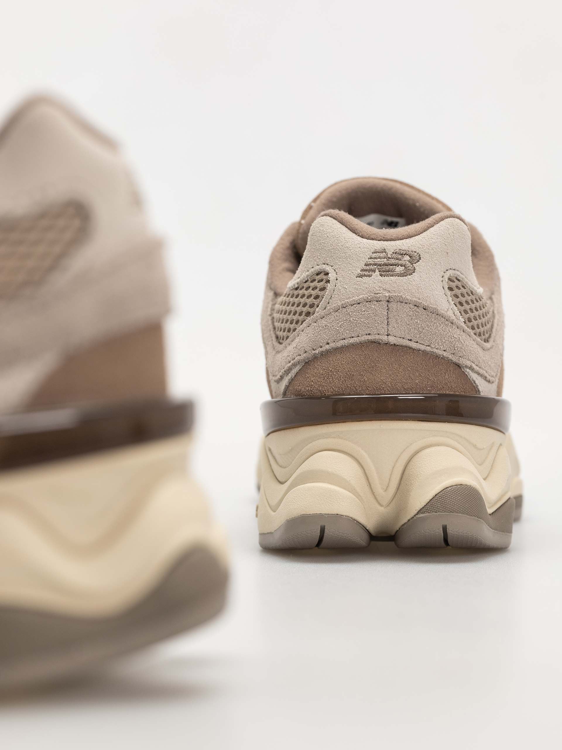 Обувки New Balance 9060 JR (mushroom)