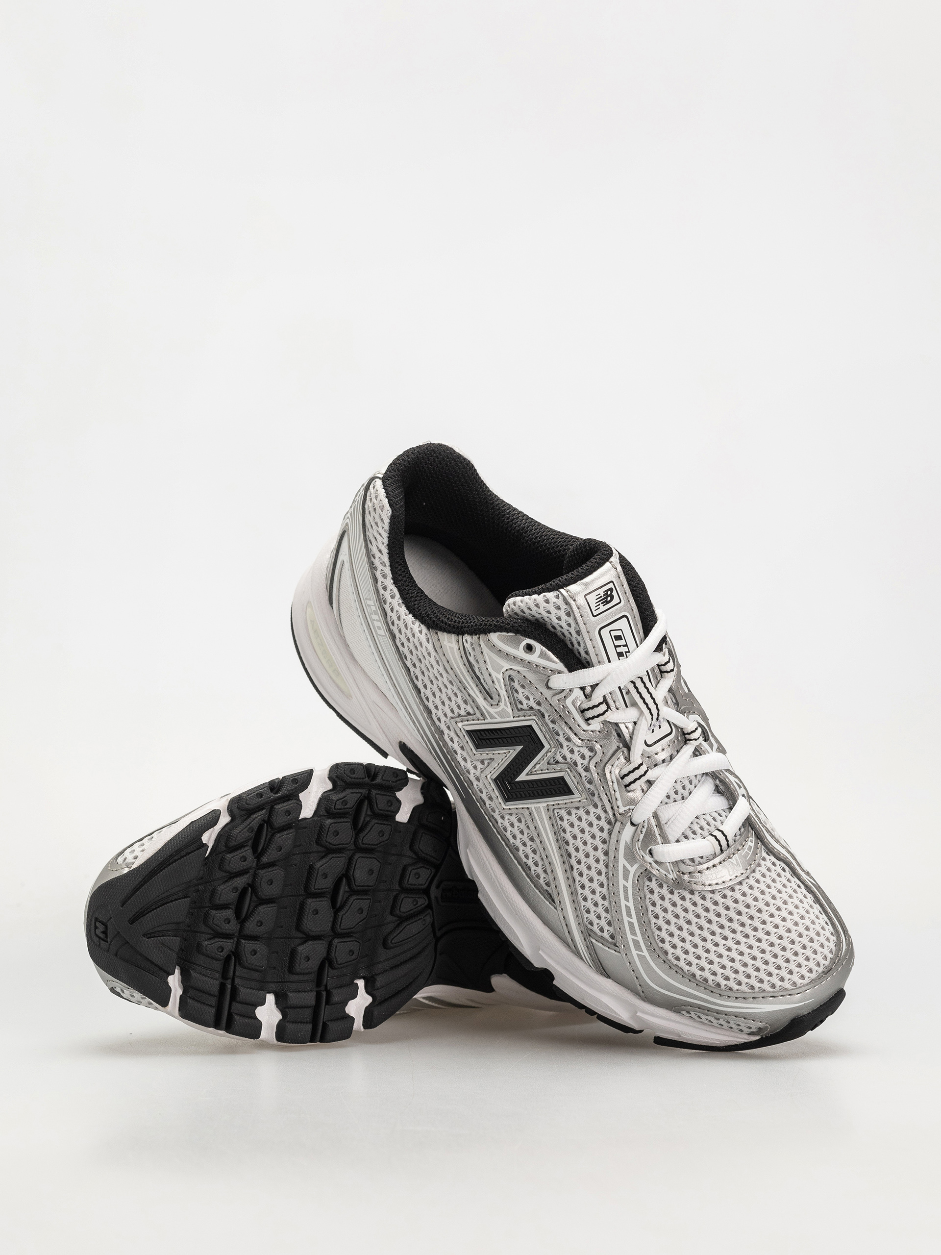 Обувки New Balance 740 JR (silver metallic)