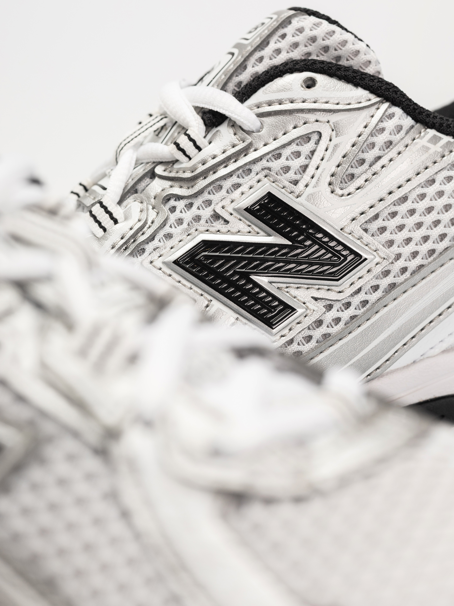 Обувки New Balance 740 JR (silver metallic)