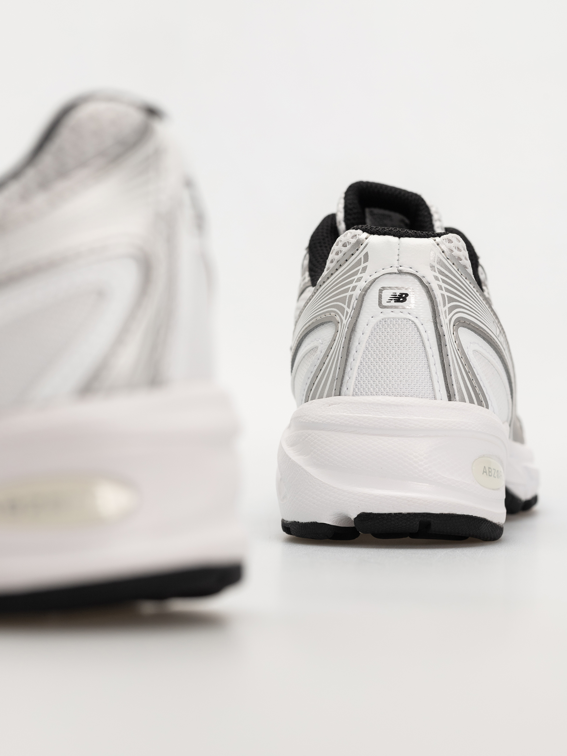 Обувки New Balance 740 JR (silver metallic)