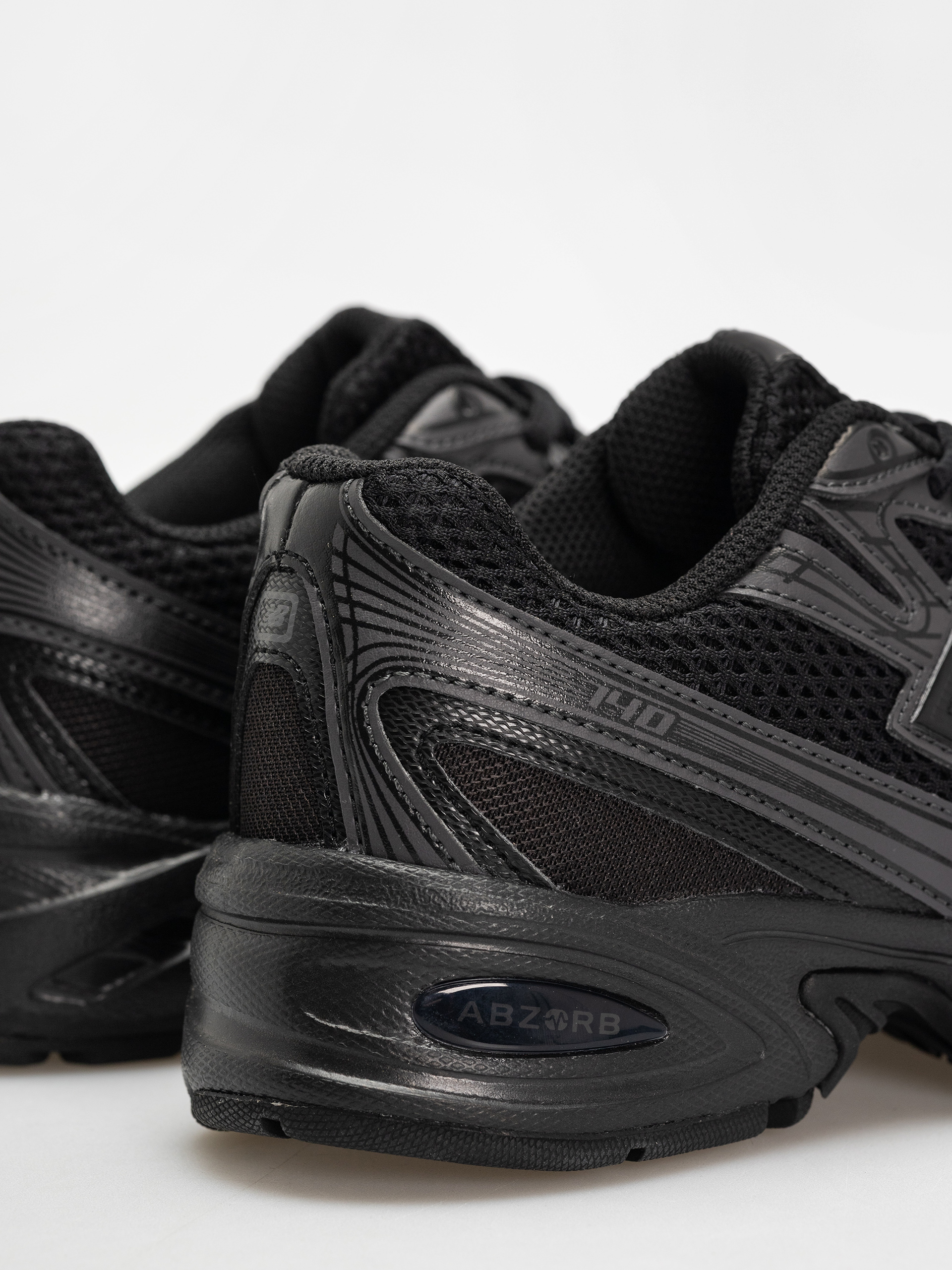 Обувки New Balance 740 JR (black cement)