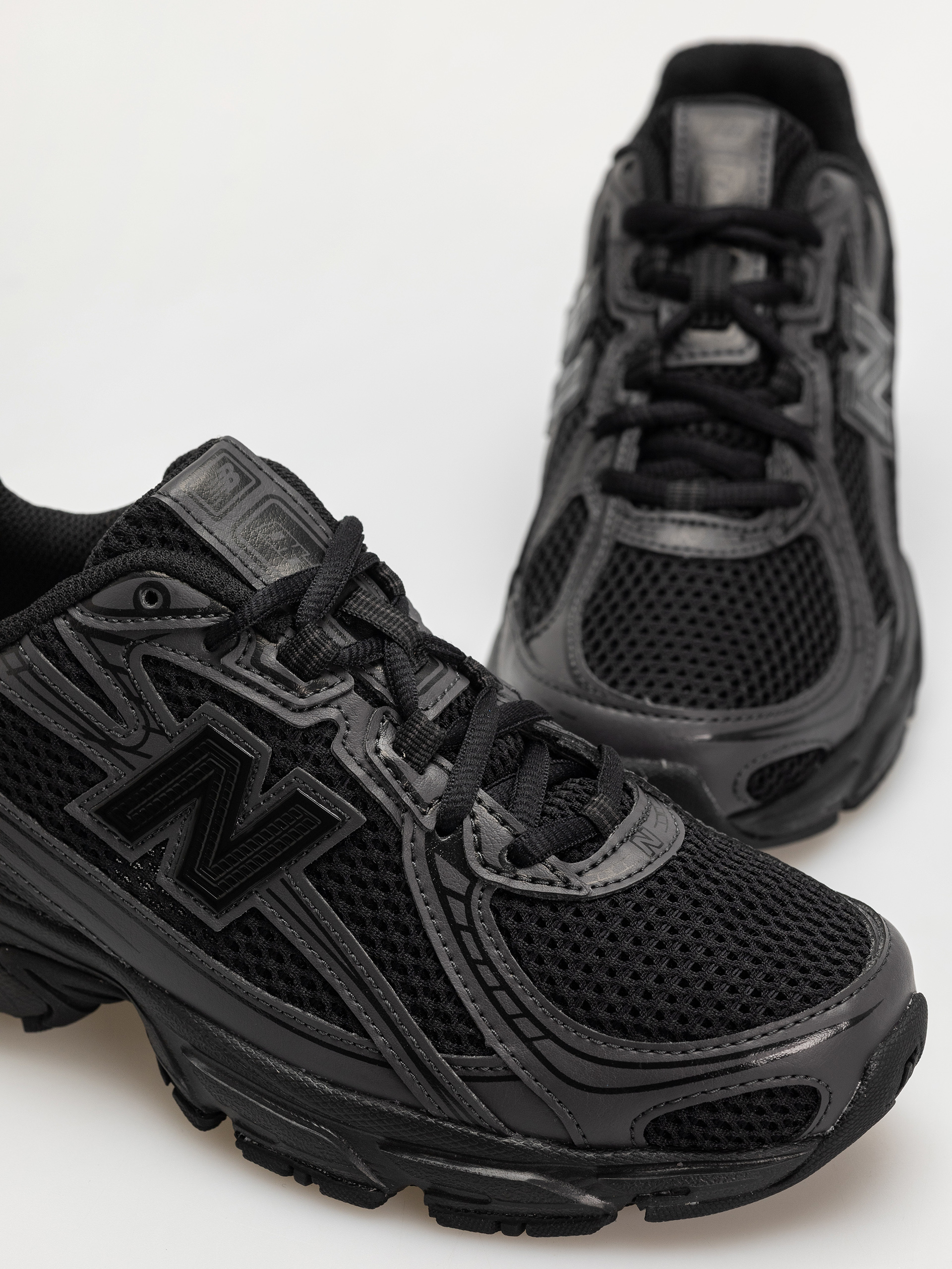 Обувки New Balance 740 JR (black cement)