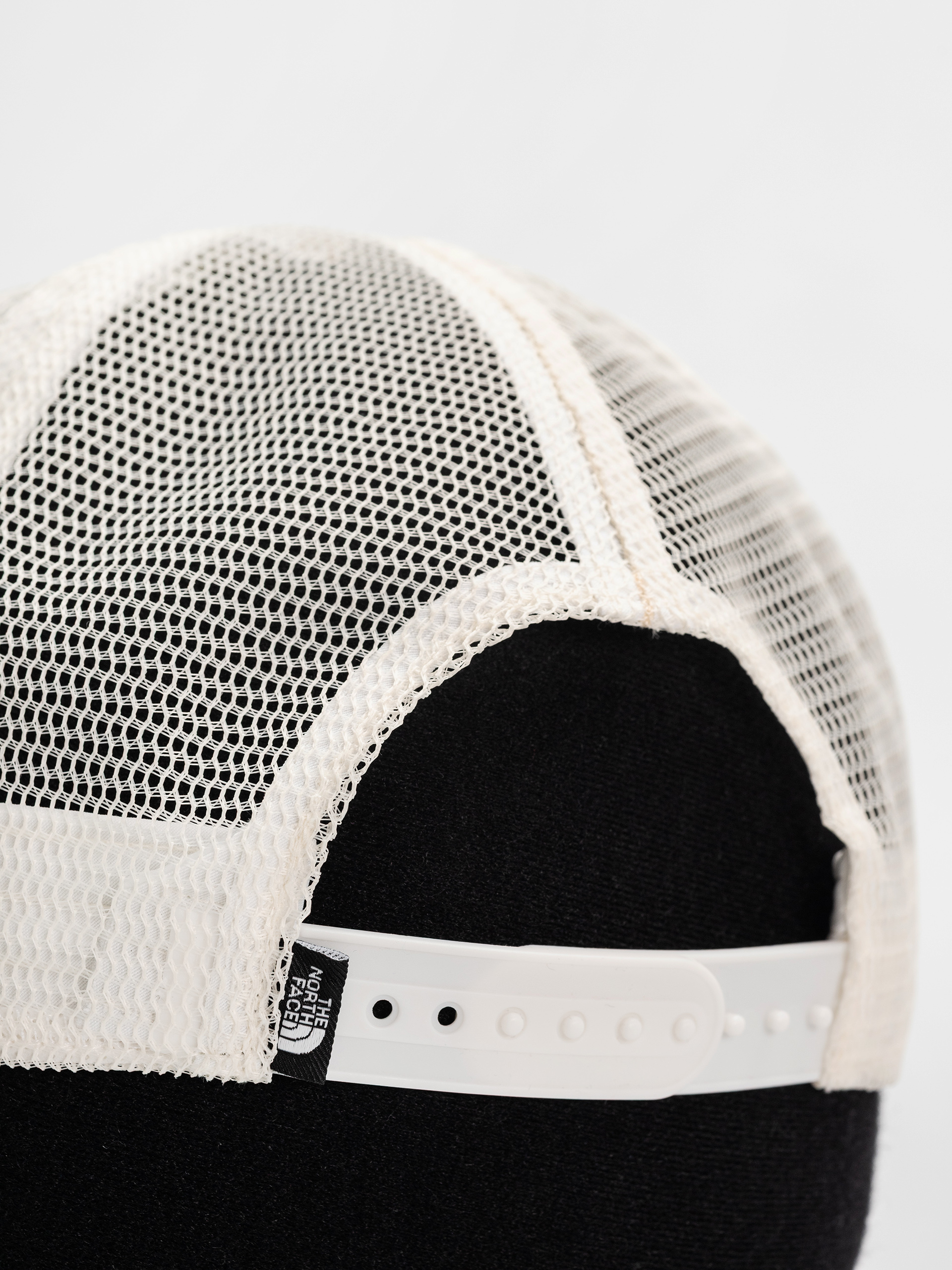 Шапка с козирка The North Face Tnf Logo Trucker (khaki stone/tnf white)