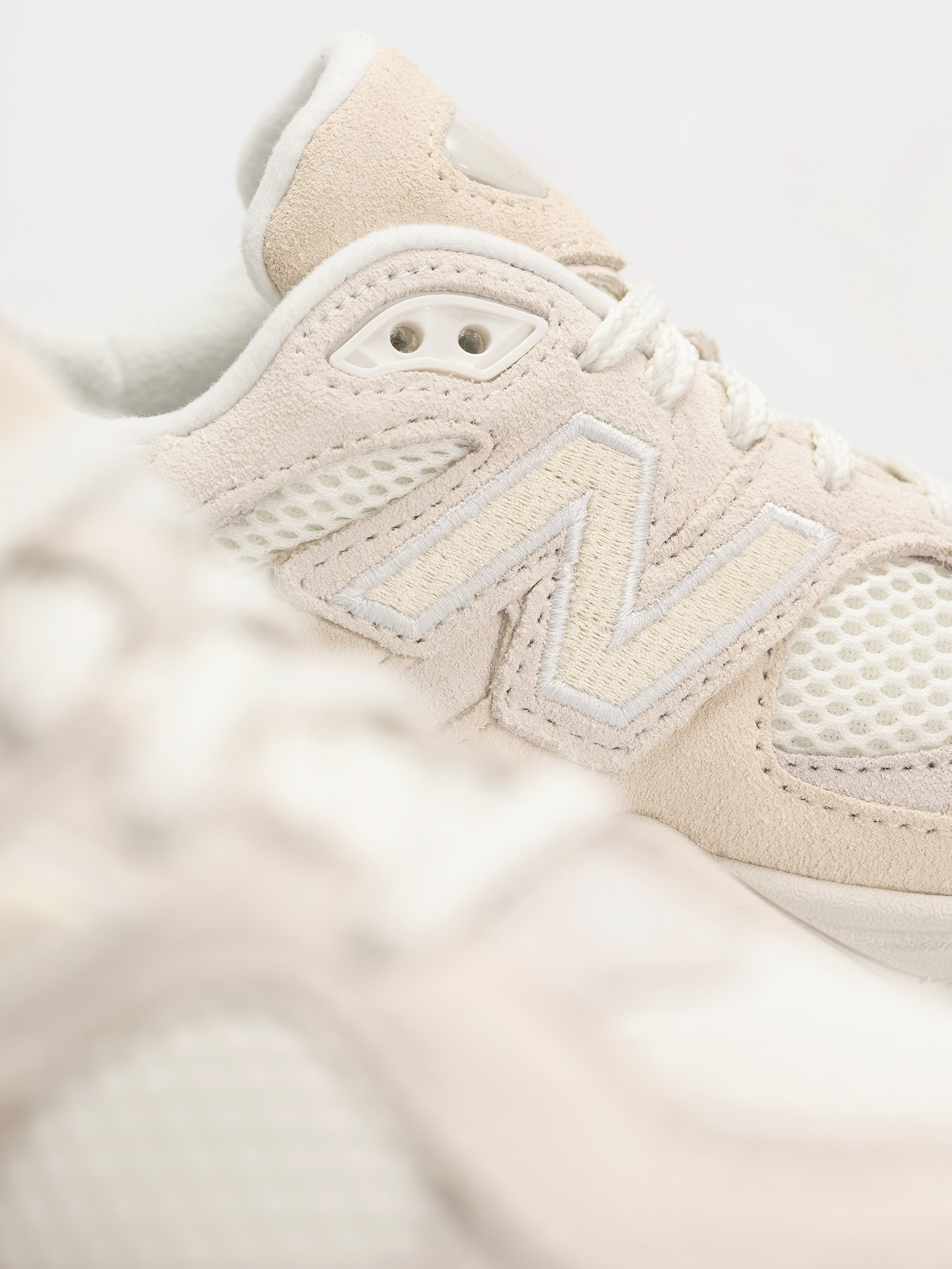 Обувки New Balance 9060 JR (angora)