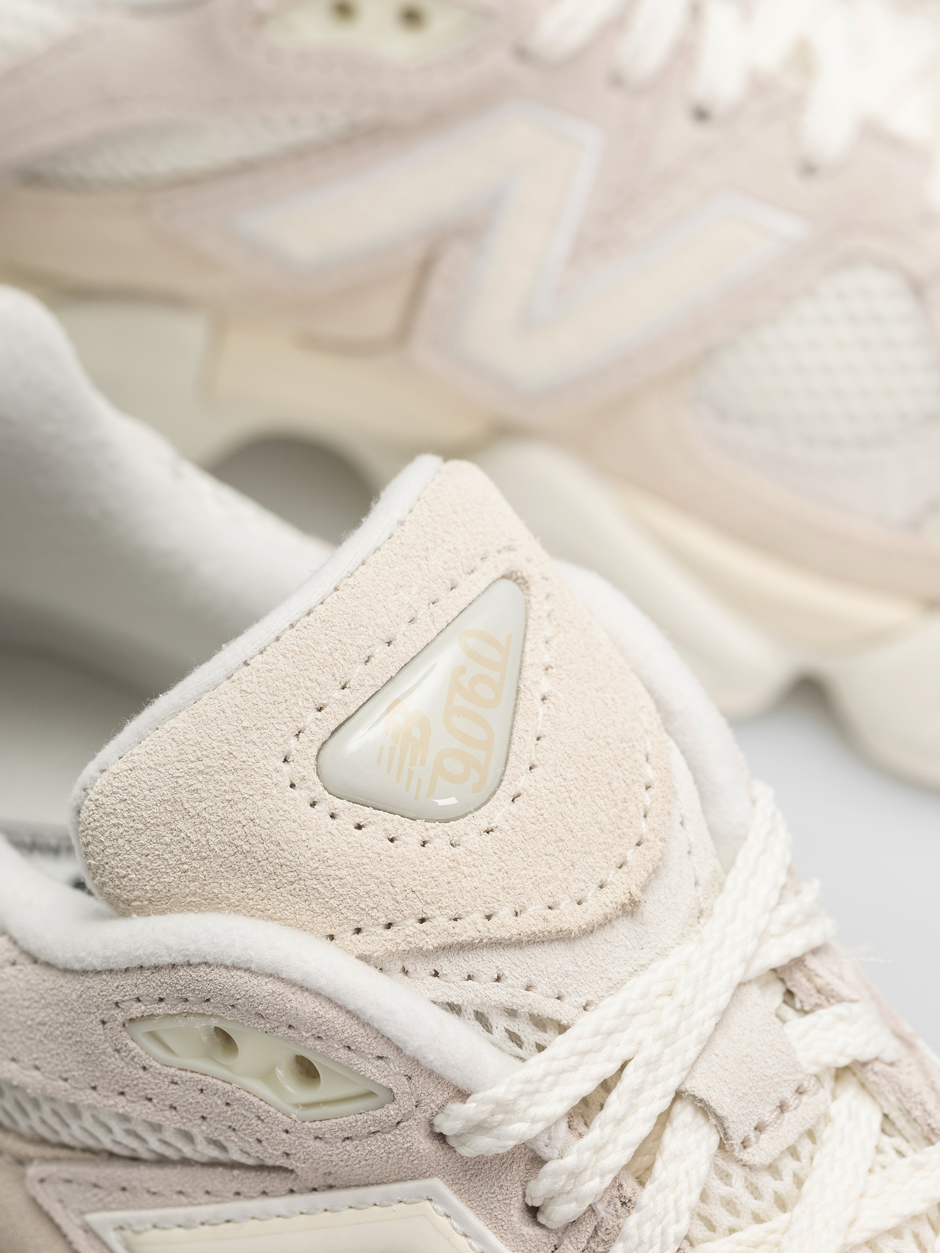 Обувки New Balance 9060 (angora)