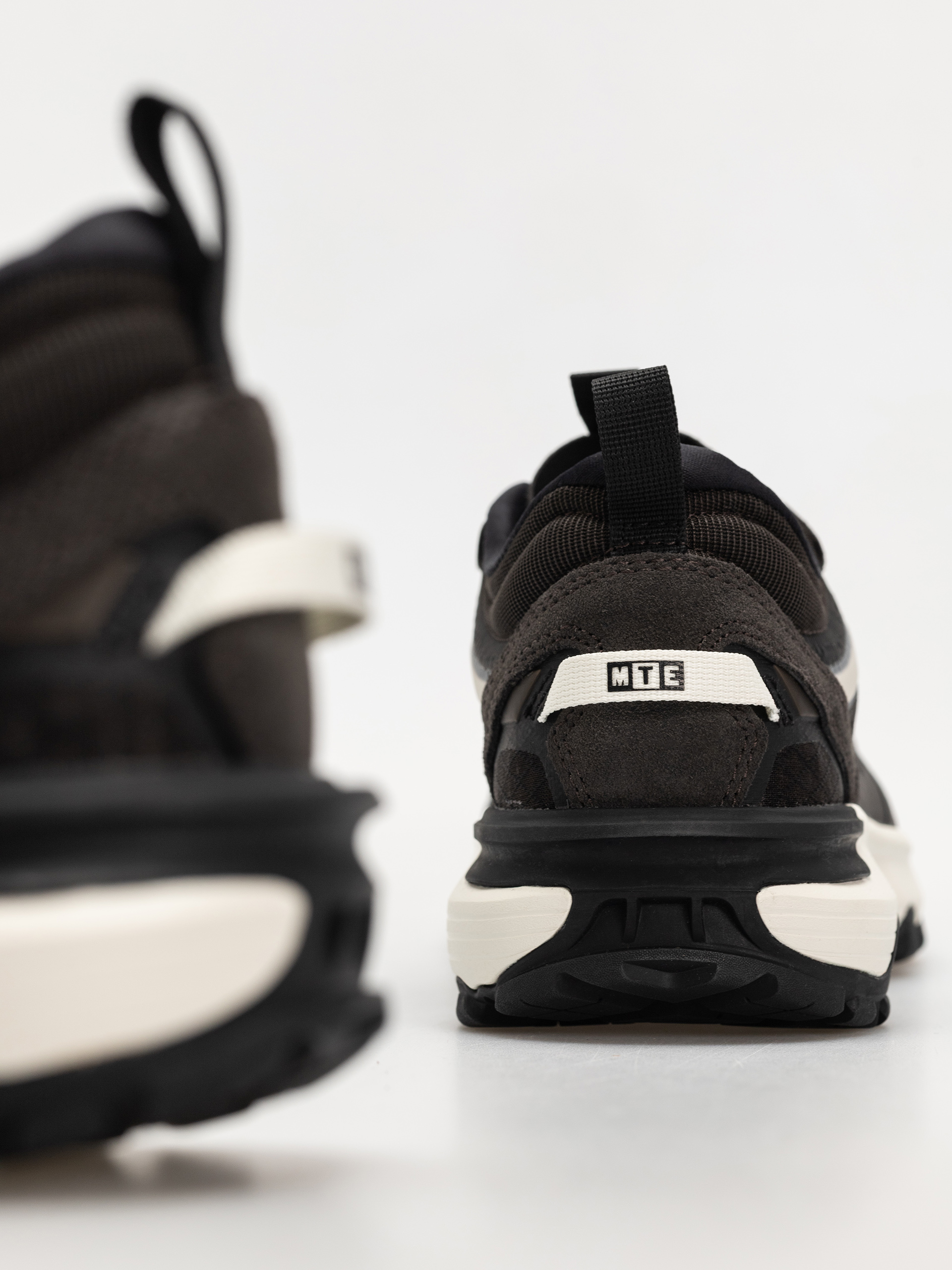 Обувки Vans Mte Crosspath Xc (washed black)