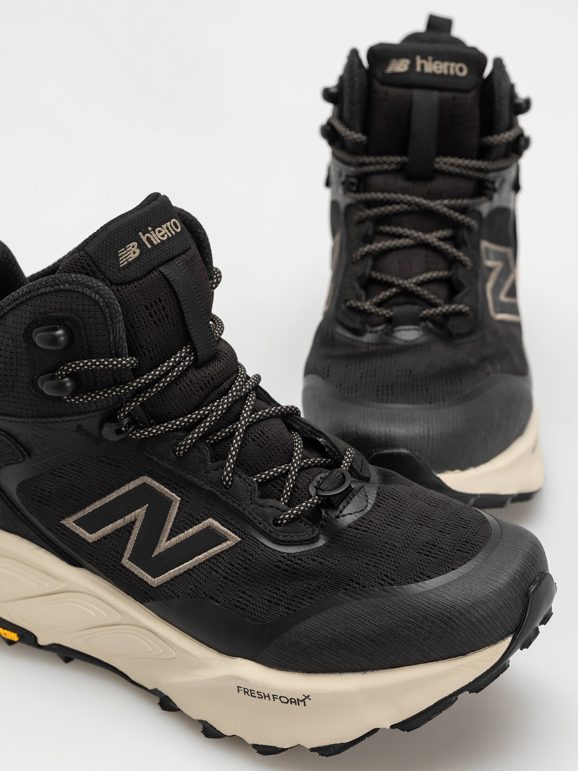 Обувки New Balance Fresh Foam X Hierro V9 Hiker Gore-Tex (black)