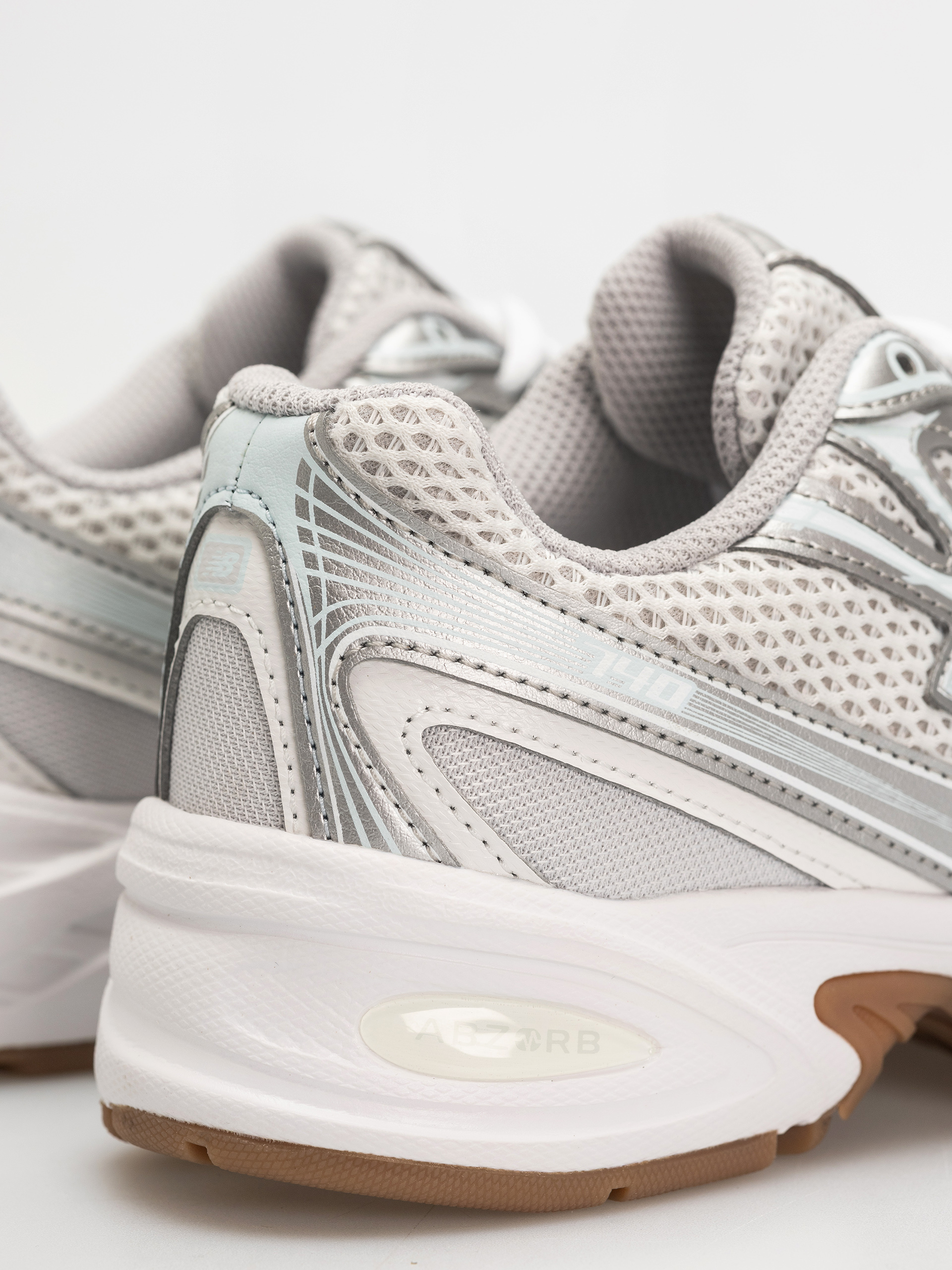 Обувки New Balance 740 JR (silver metallic)