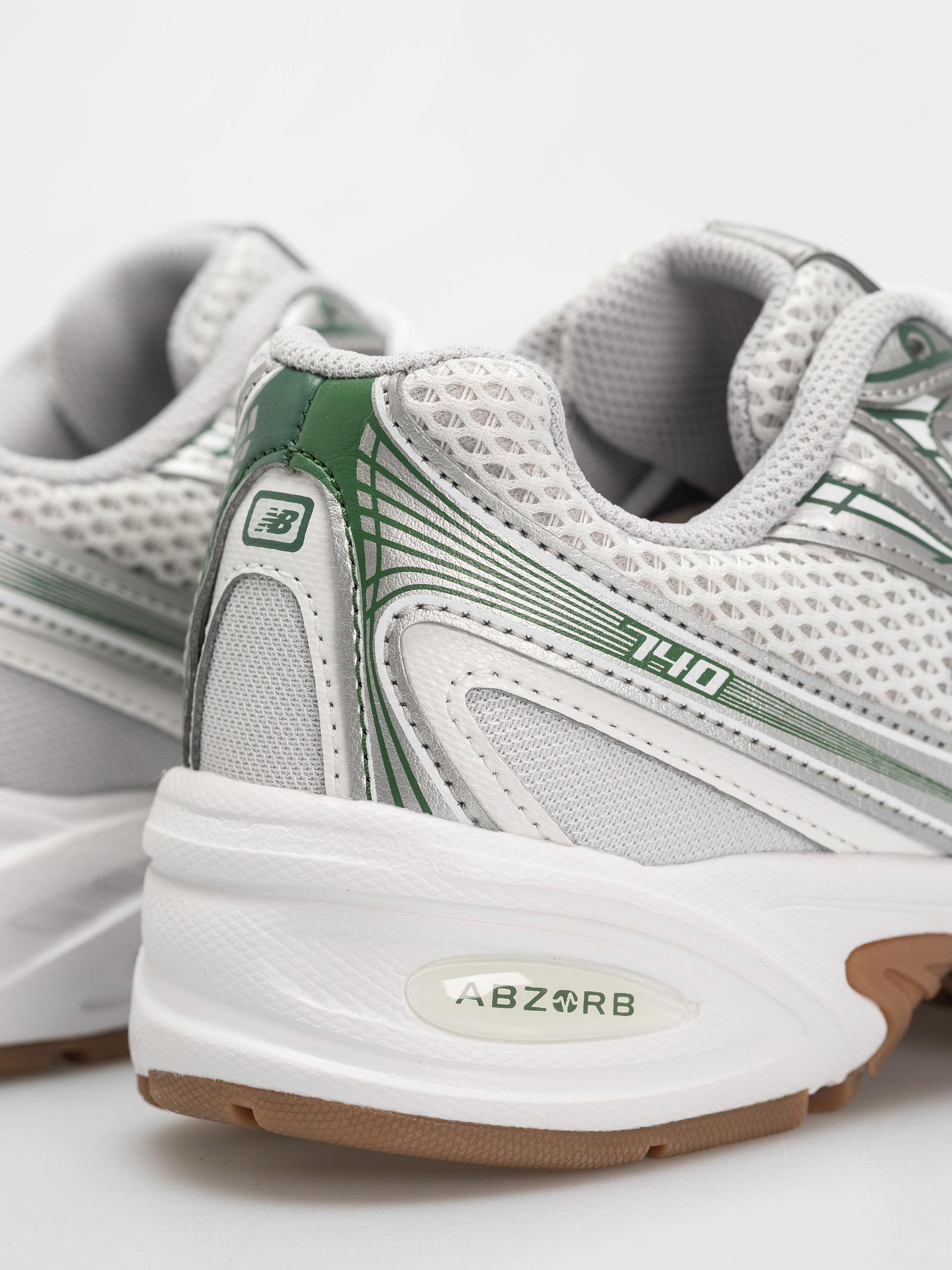 Обувки New Balance 740 JR (silver metallic)