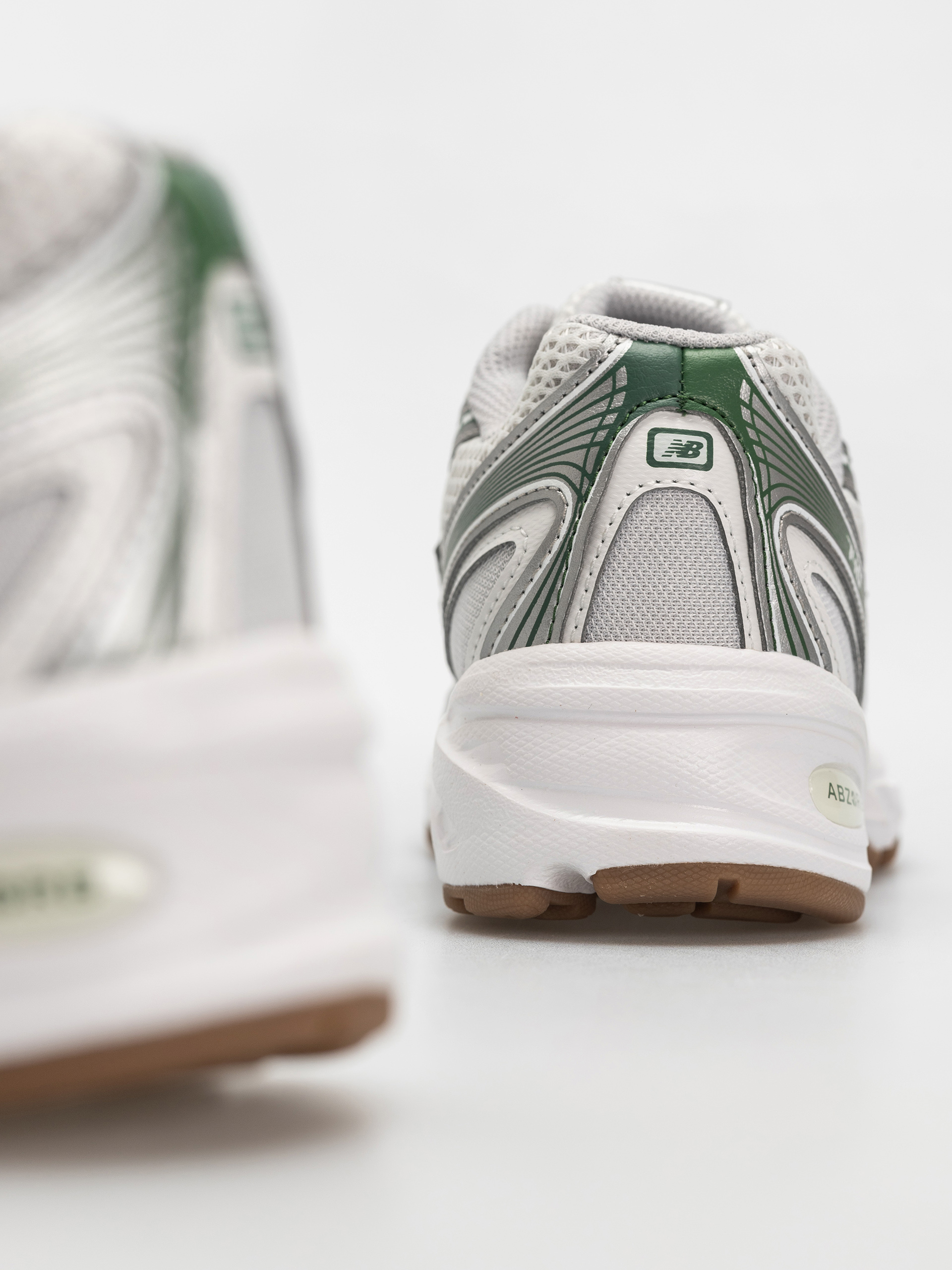 Обувки New Balance 740 JR (silver metallic)