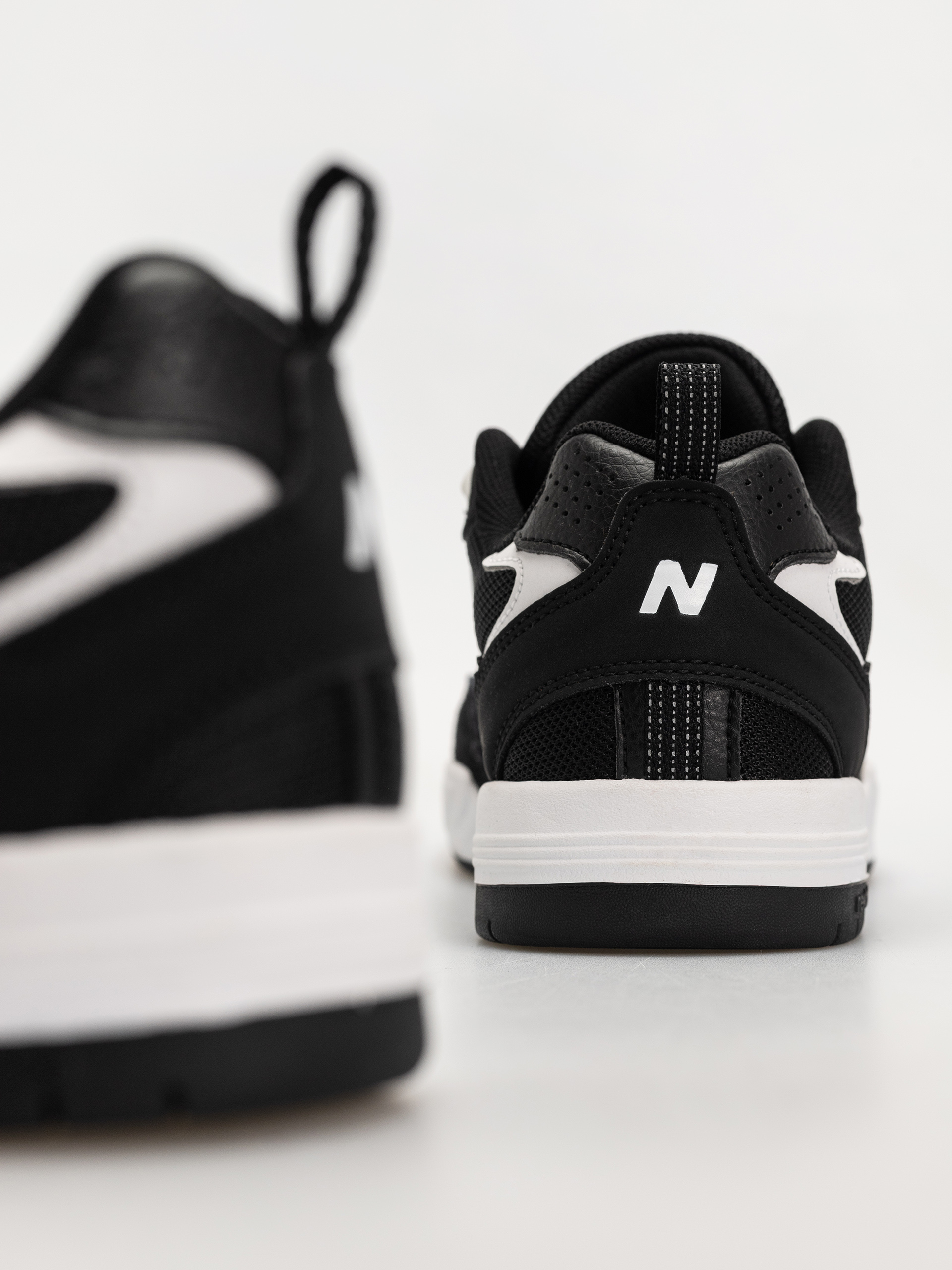 Обувки New Balance 808 (black)