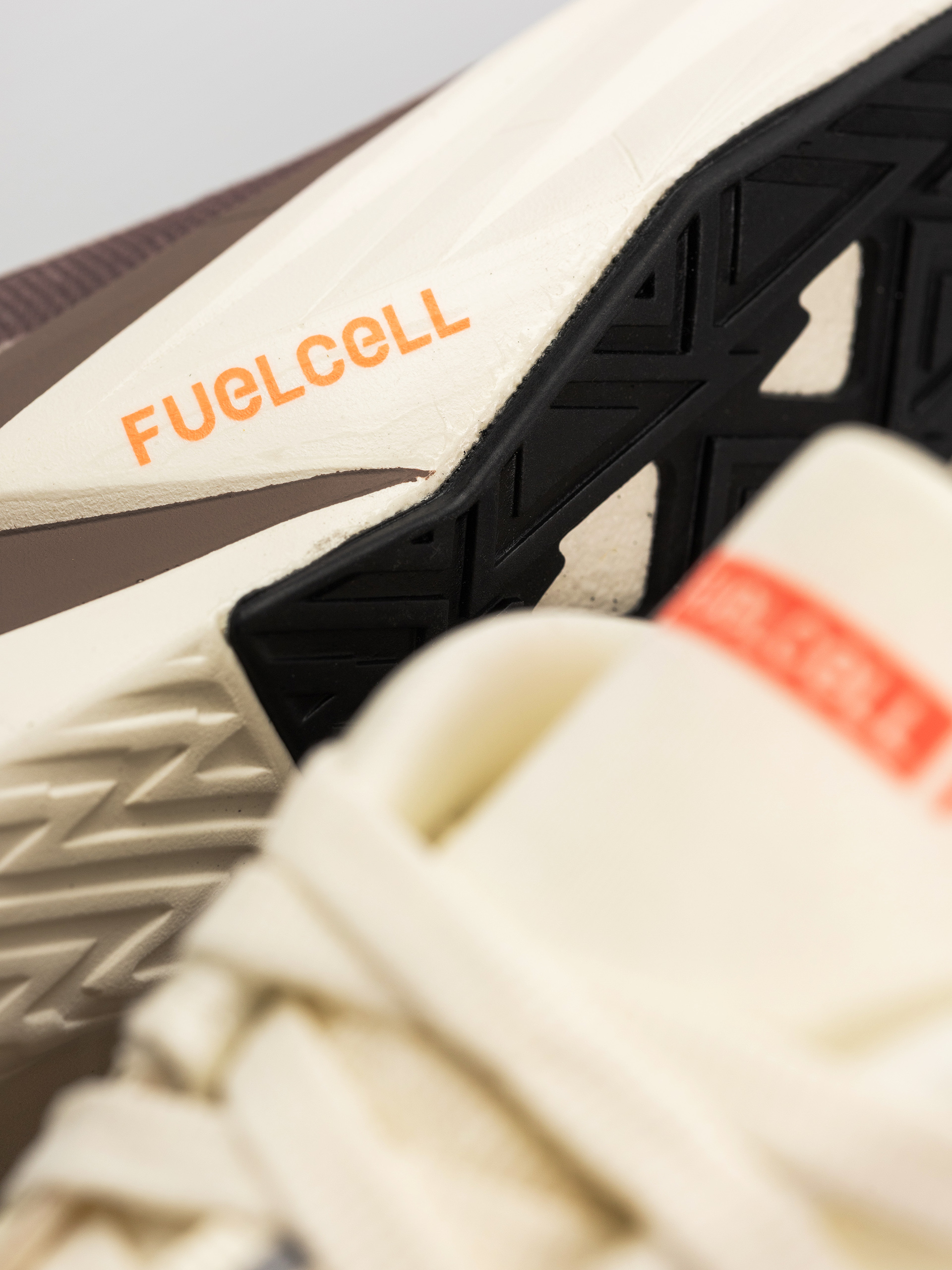 Обувки New Balance Fuelcell Rebel V5 (angora)