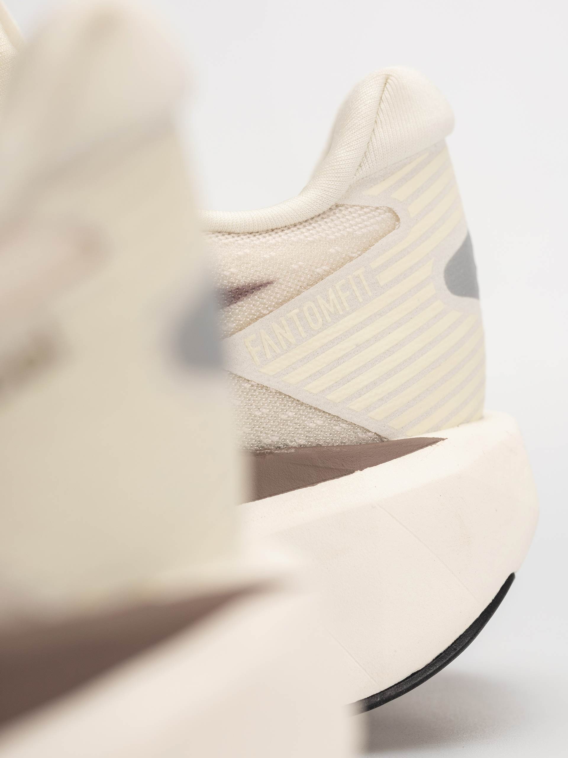 Обувки New Balance Fuelcell Rebel V5 (angora)