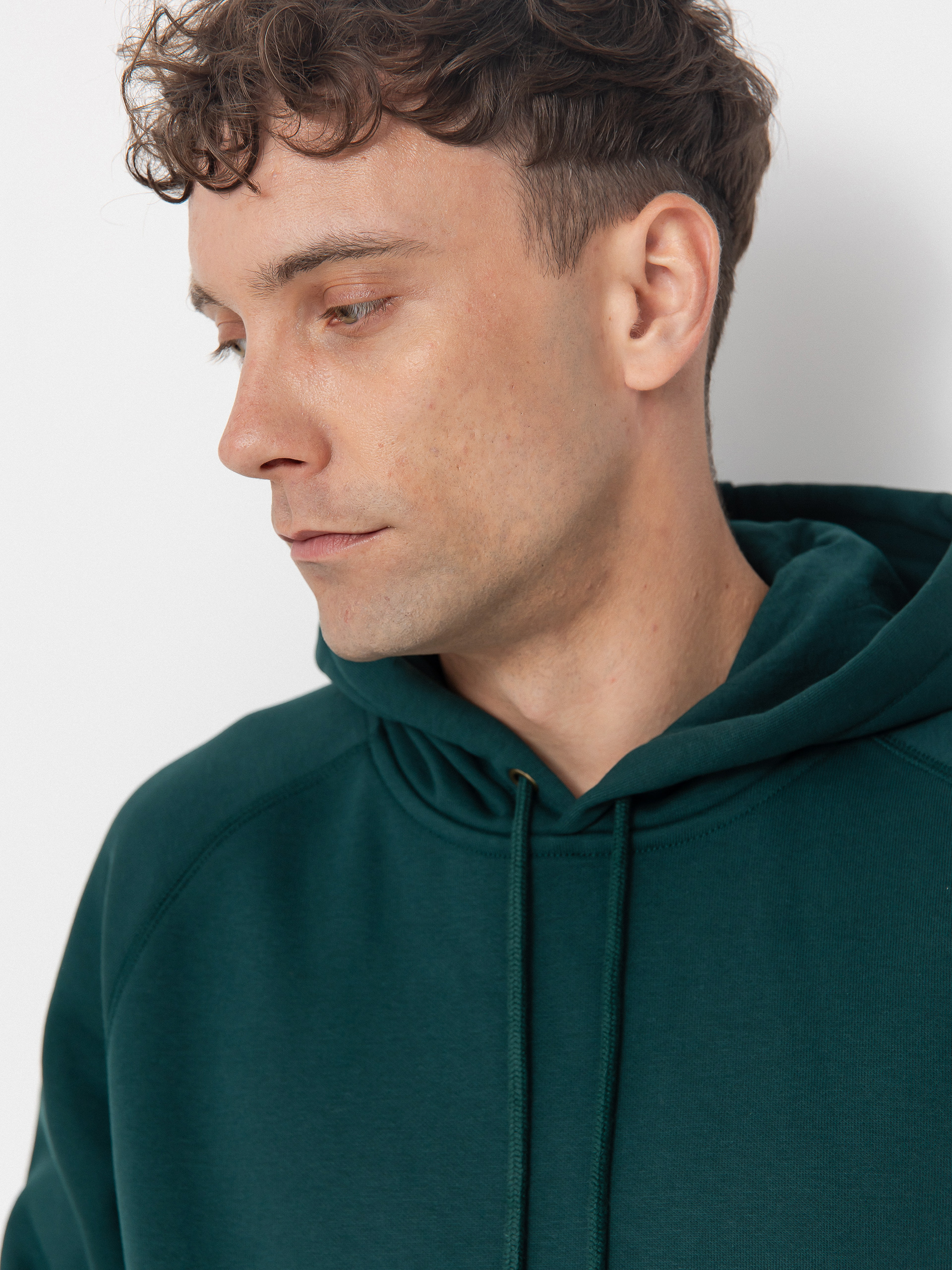 Суитшърт с качулка Carhartt WIP Chase HD (dark fir/gold)