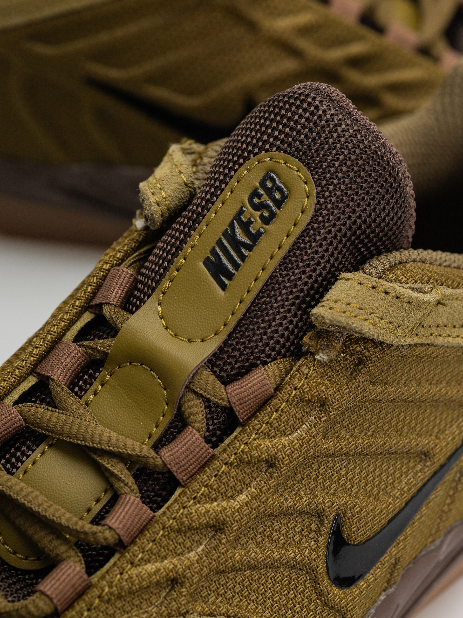 Обувки Nike SB Vertebrae (olive flak/black baroque brown)