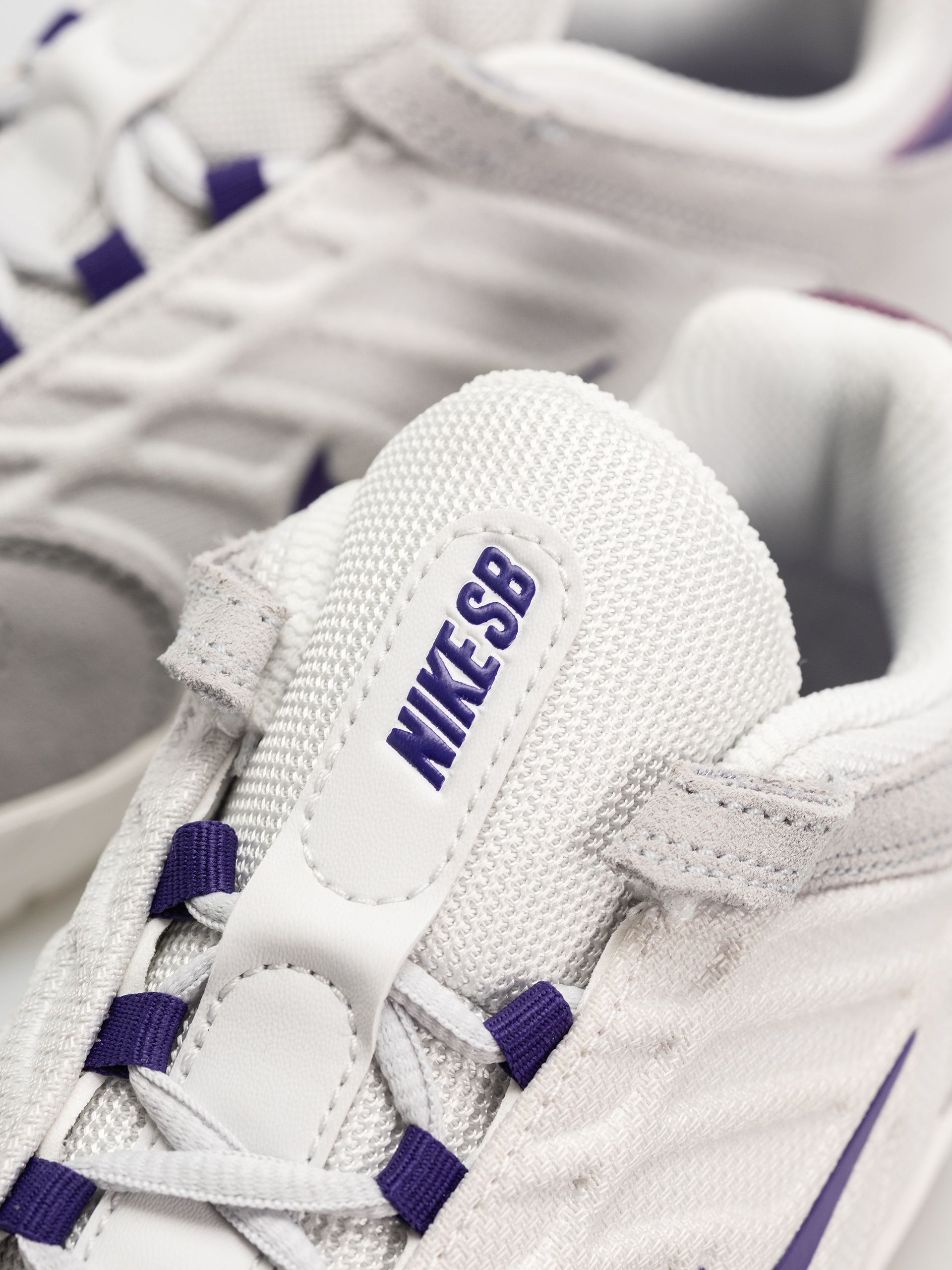 Обувки Nike SB Vertebrae (platinum tint/court purple wolf grey)