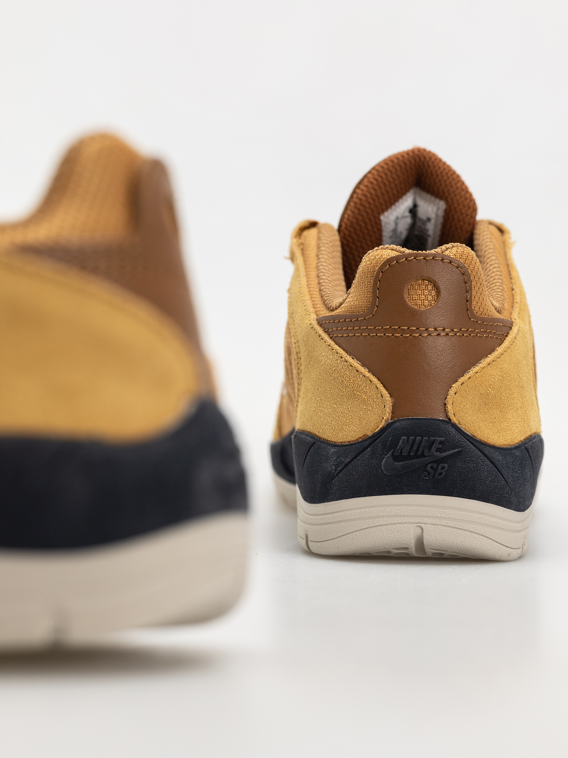 Обувки Nike SB Vertebrae (wheat/black lt british tan obsidian)