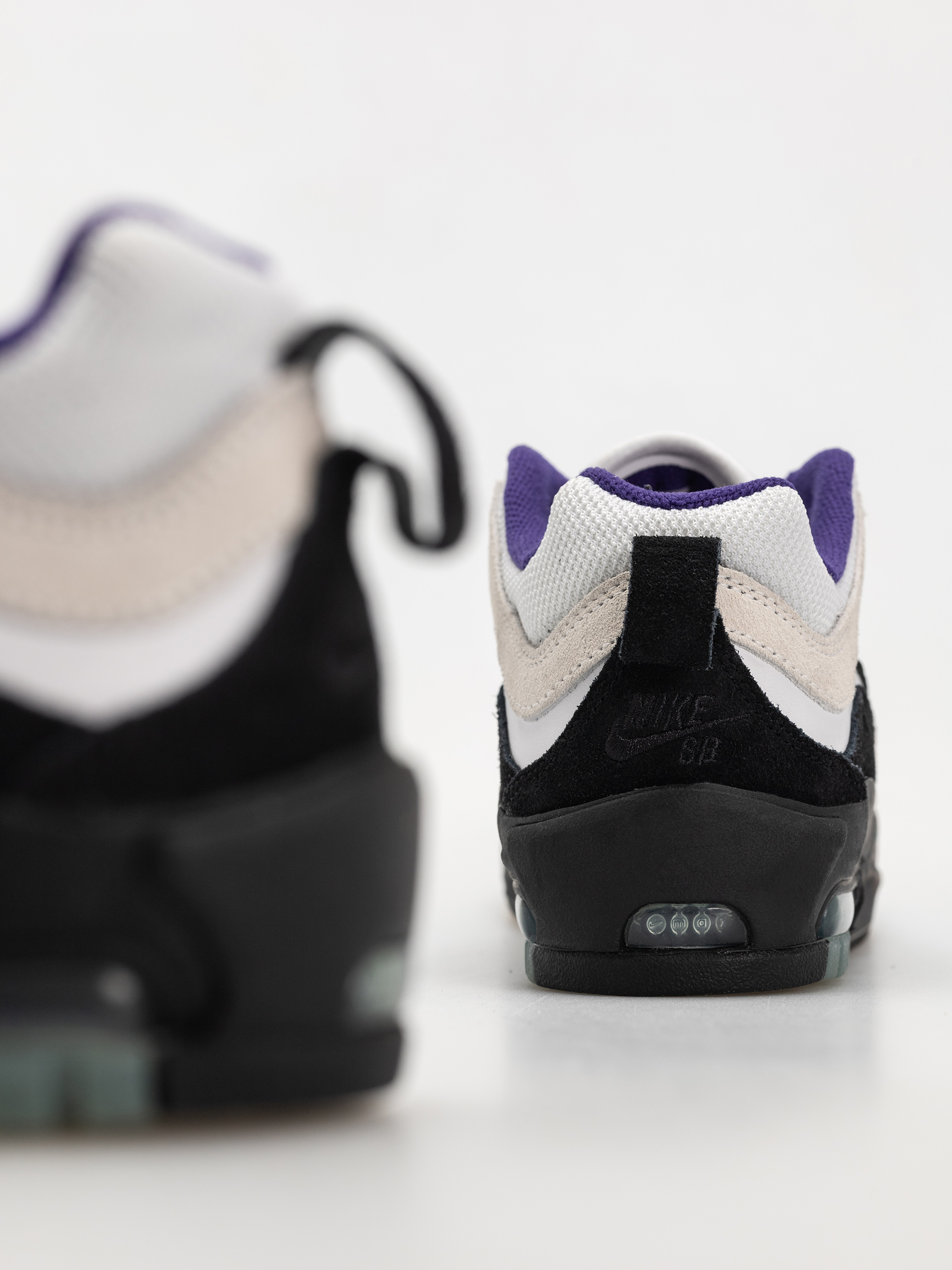 Обувки Nike SB Air Max Ishod (white/black court purple black)
