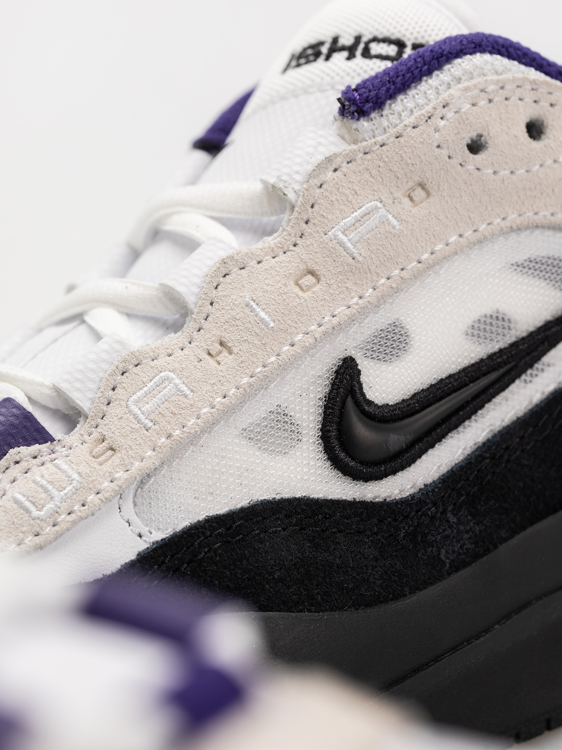 Обувки Nike SB Air Max Ishod (white/black court purple black)