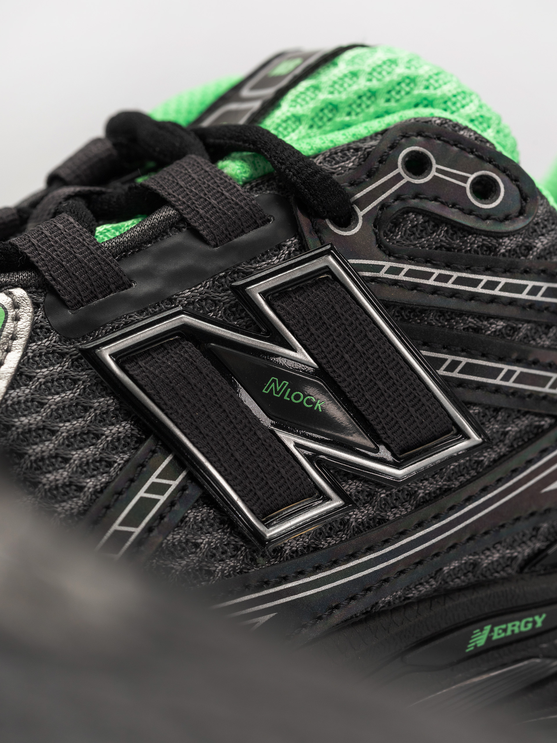 Обувки New Balance 1906 JR (black)