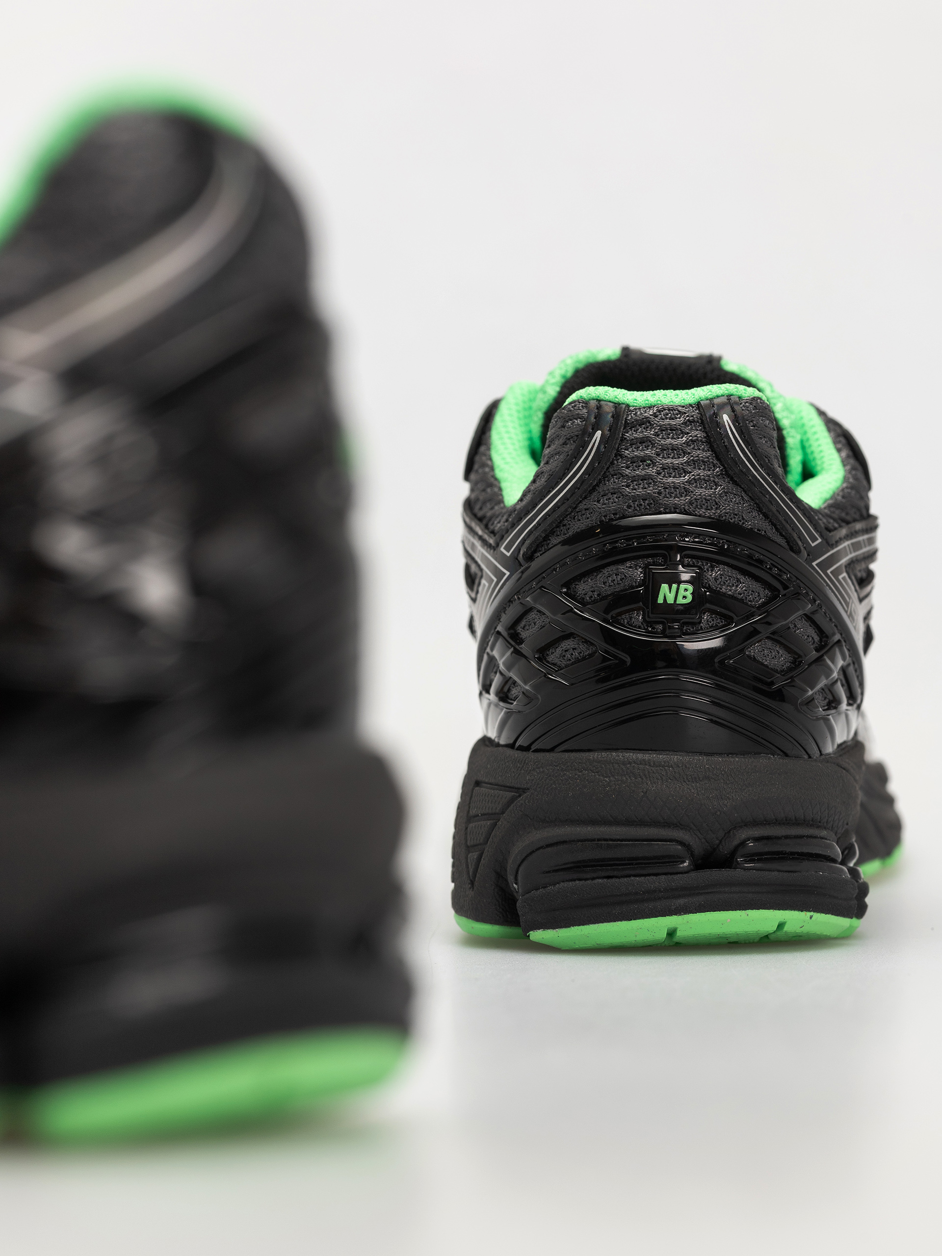 Обувки New Balance 1906 JR (black)