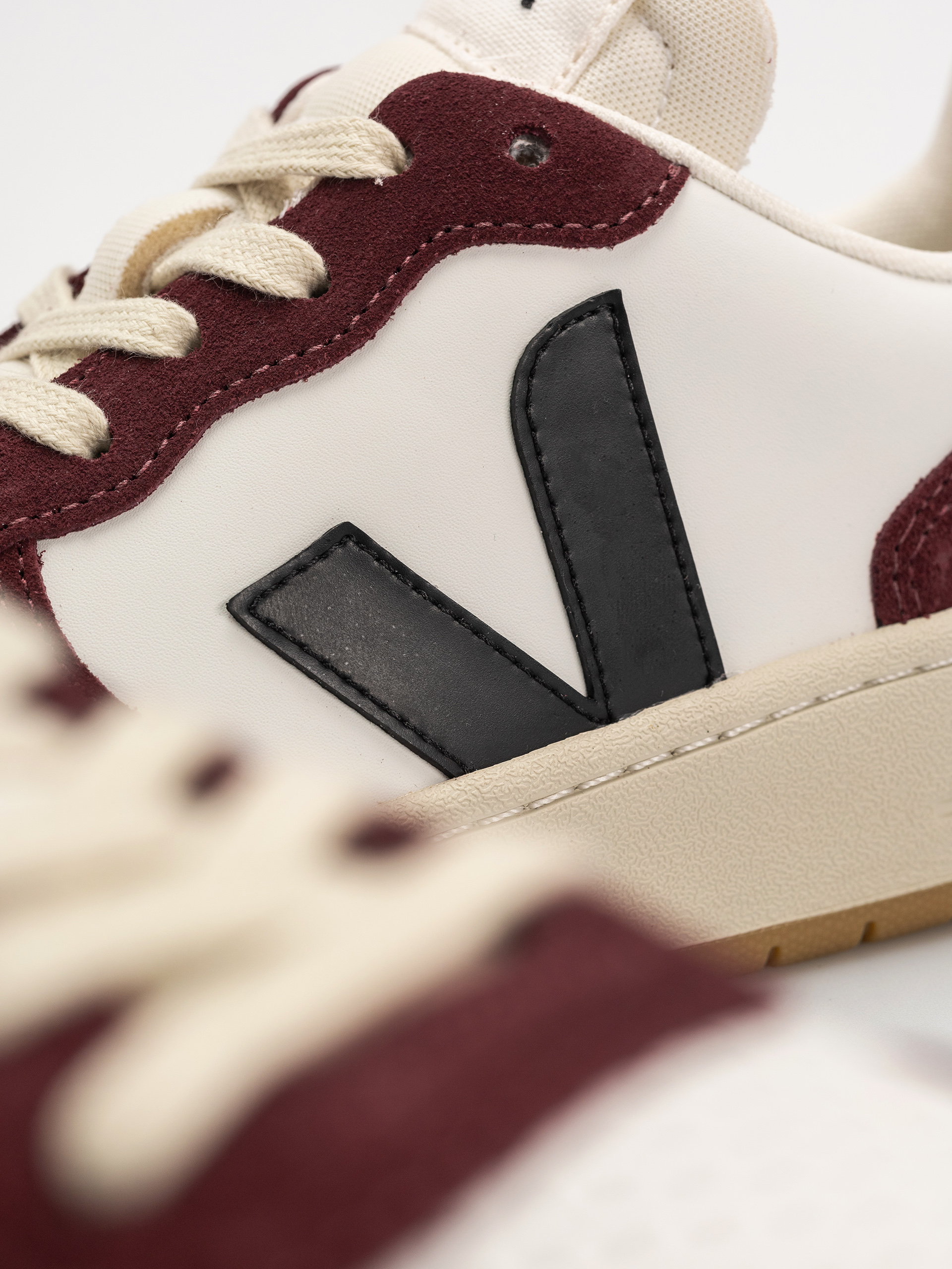 Обувки Veja V-10 Wmn (white black amarante)