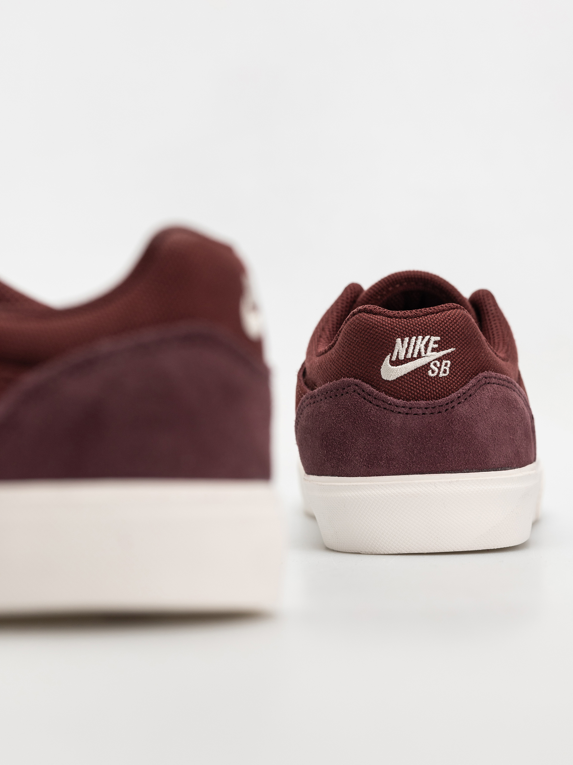 Обувки Nike SB Malor (dark team red/burgundy crush)