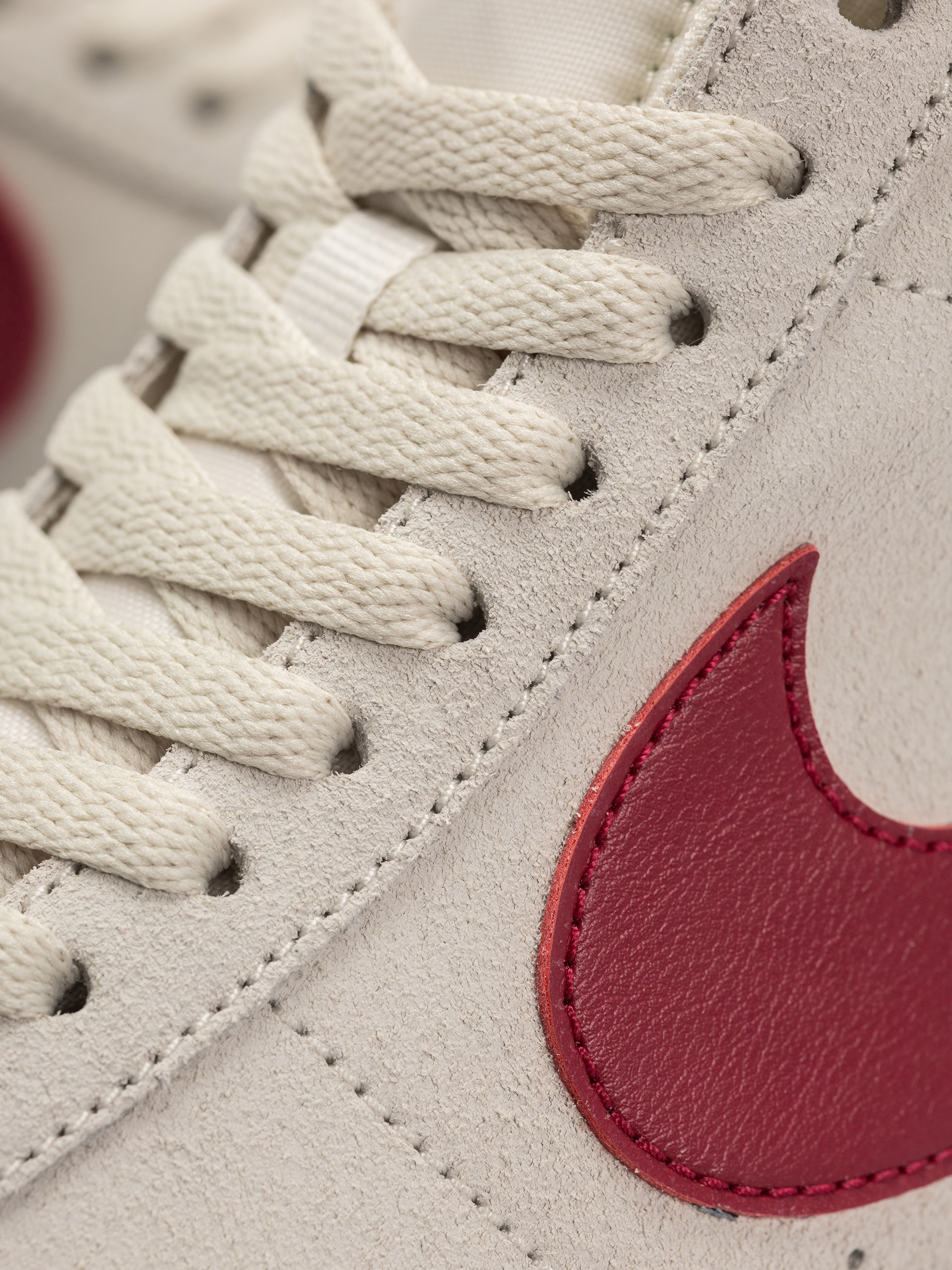 Обувки Nike SB Zoom Blazer Mid (pale ivory/noble red silt red white)