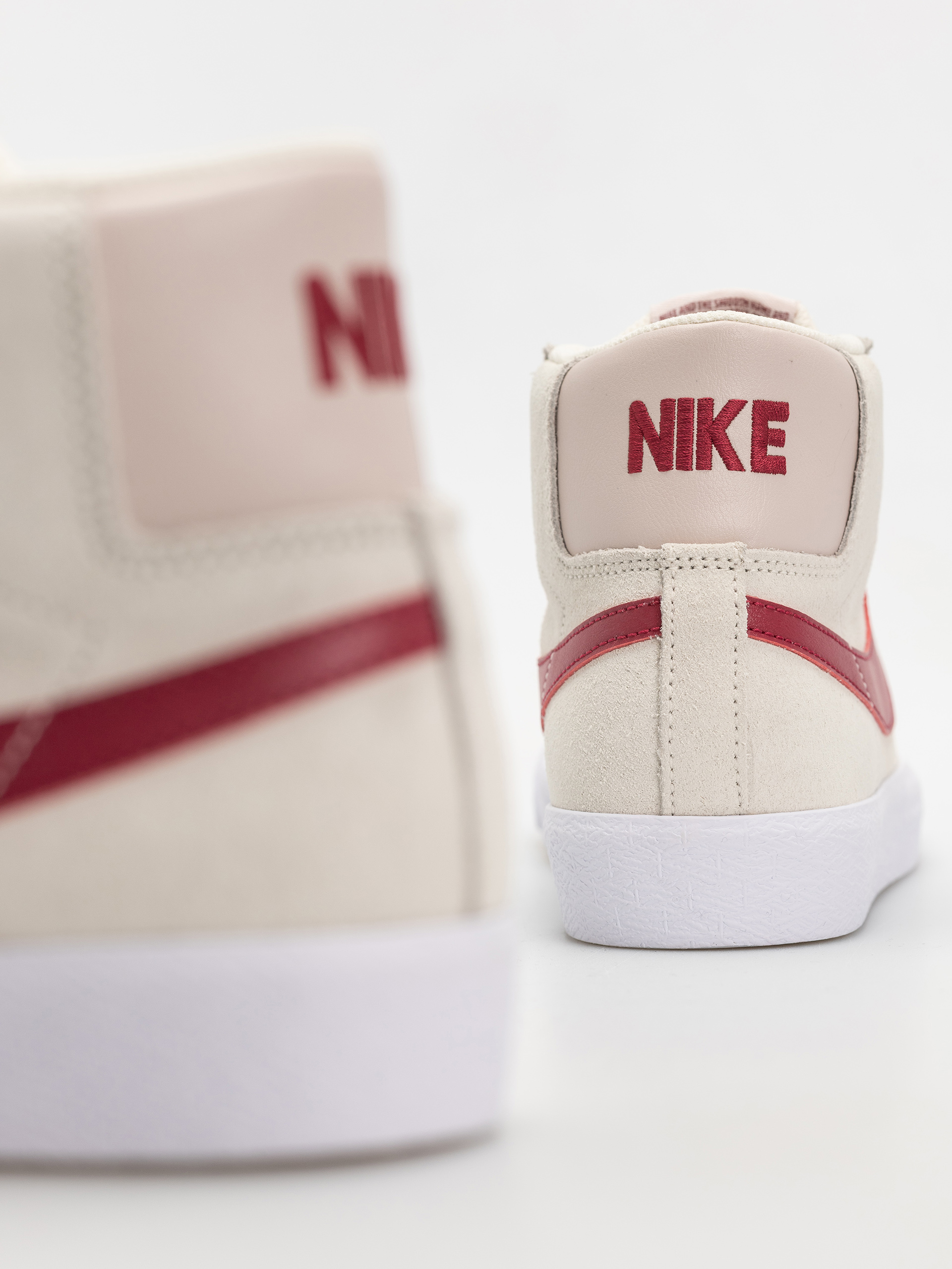 Обувки Nike SB Zoom Blazer Mid (pale ivory/noble red silt red white)