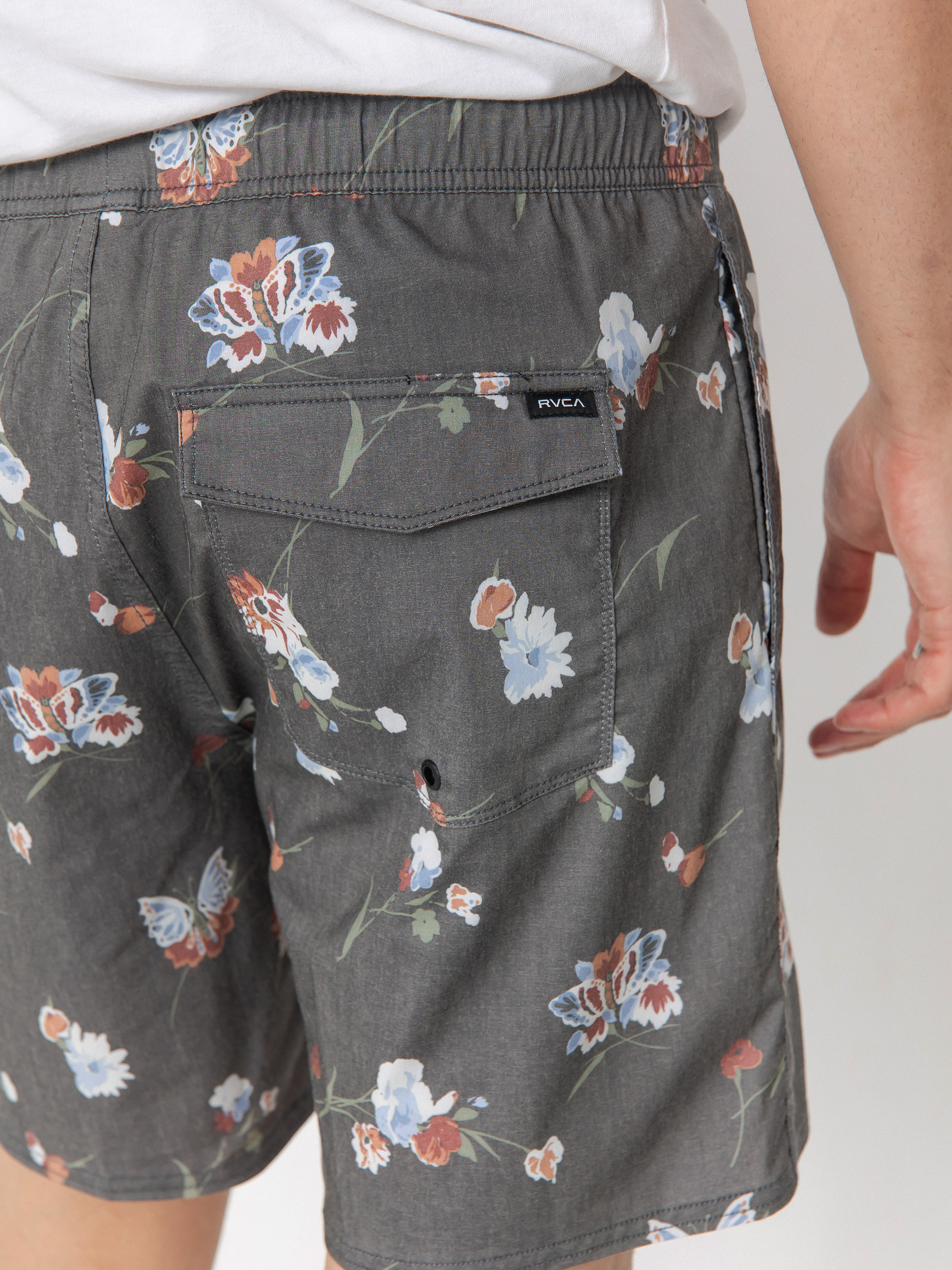 Къси панталони RVCA Barnes Elastic Short 17 (black floral print)