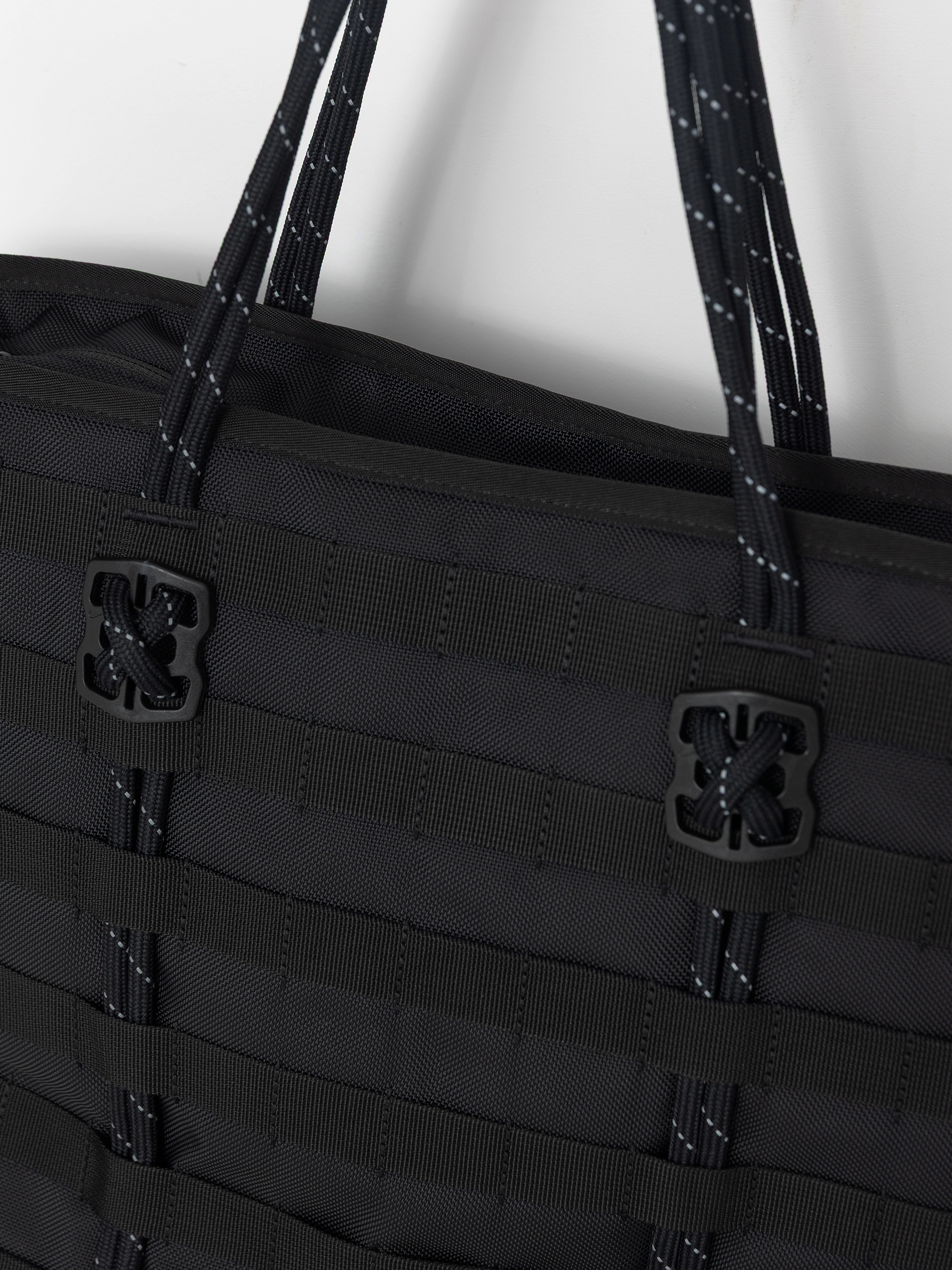 Чанта Nike SB Sportswear (black/black/white)